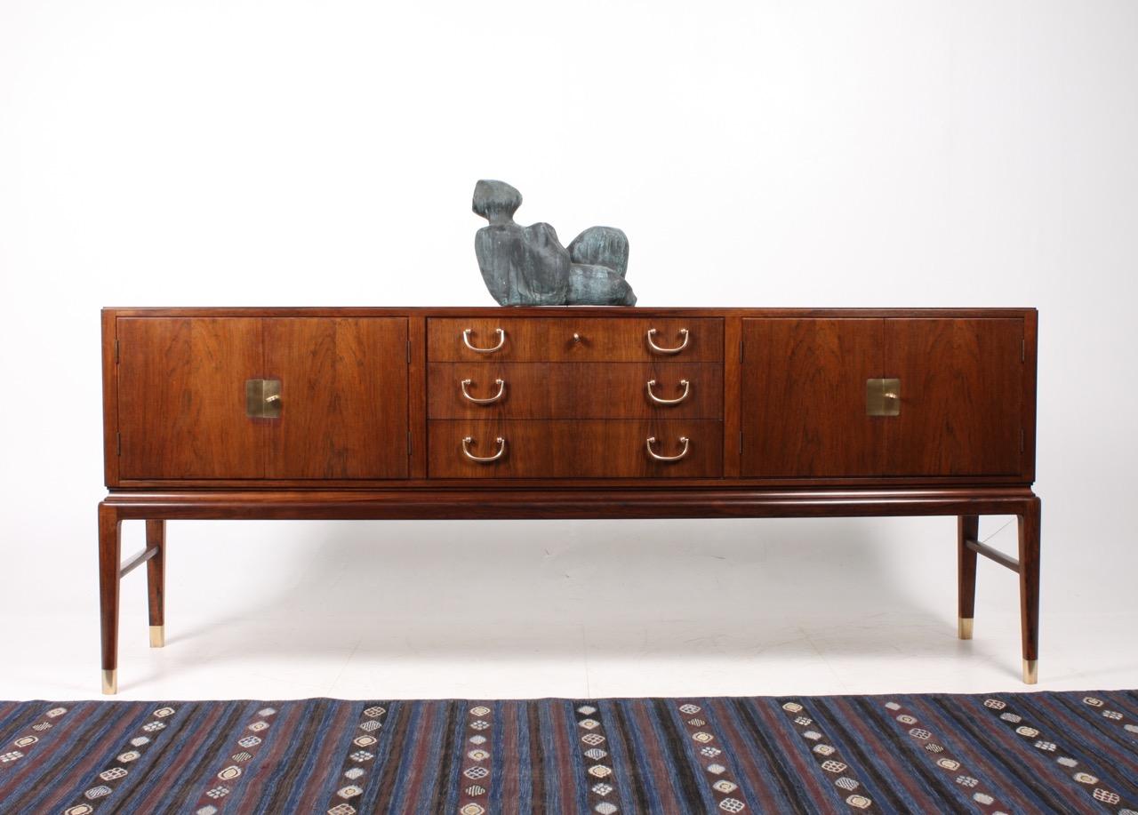 Low sideboard in rosewood with brass hardware made by Lysberg Hansen & Terp Denmark. The sideboard is in great quality and all original condition. Designed in the early 1940s.