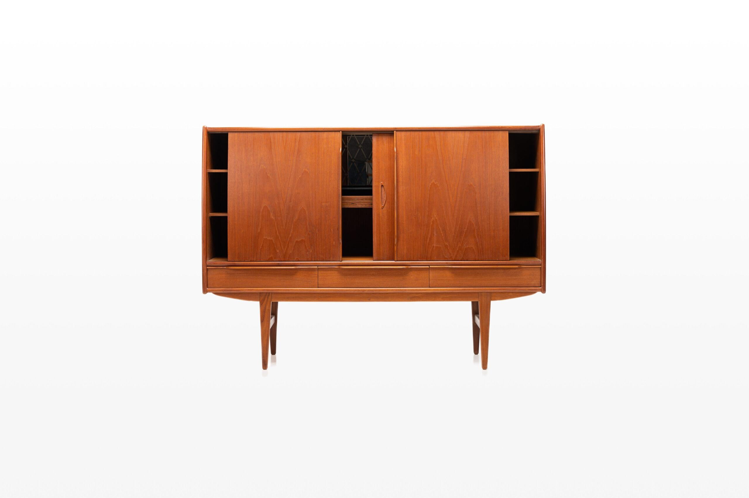 Vintage teak sideboard produced in Denmark in the 1960s. The sideboard has three sliding doors, elegant handles and an integrated bar area. The sideboard is in beautiful vintage condition.
 