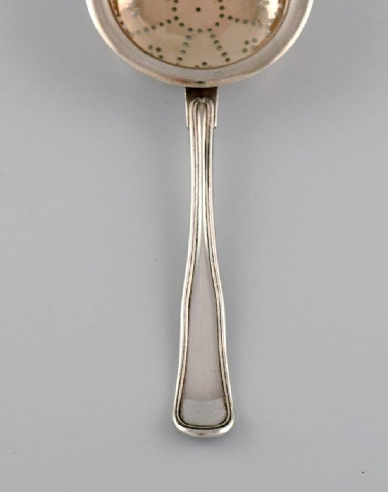 Danish silversmith. Antique silver tea strainer. Dated 1873 In Excellent Condition For Sale In Copenhagen, DK