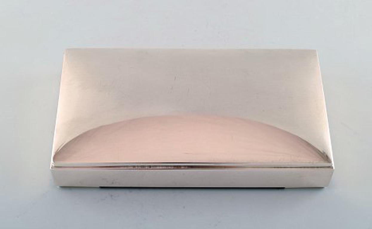 Danish silversmith. Art Deco jewelry box in silver with cedar inlay. Dated 1950.
In very good condition.
Stamped and dated.
Measures: 18 x 10 cm. 3.5 cm high.
