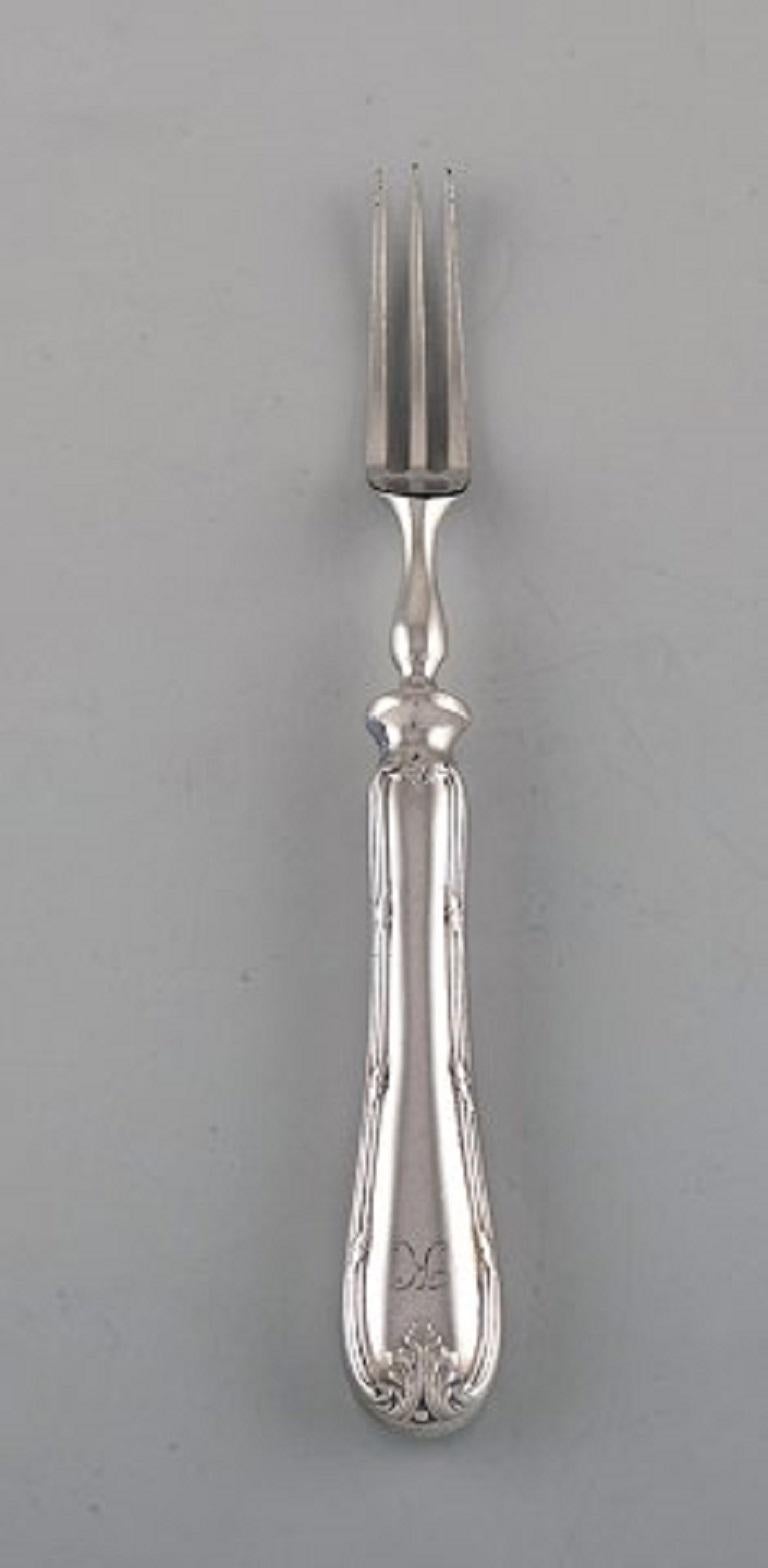 Danish silversmith. Five antique forks in silver 830. Dated 1915-1920.
Measures: Length 15.5 cm.
In good condition. With monogram.
Stamped.

 