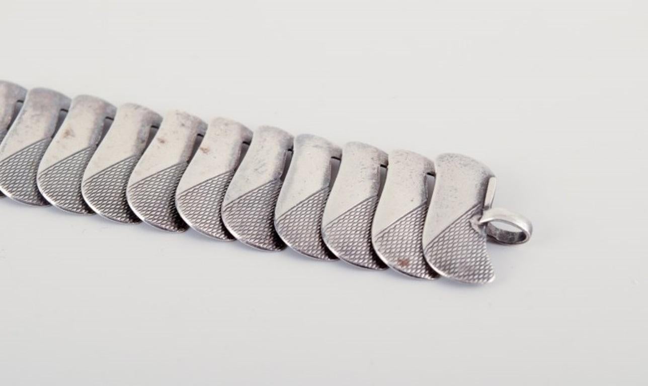 Orfèvre danois. Bracelet moderniste en argent. Design/One élégant. Excellent état - En vente à bronshoj, DK
