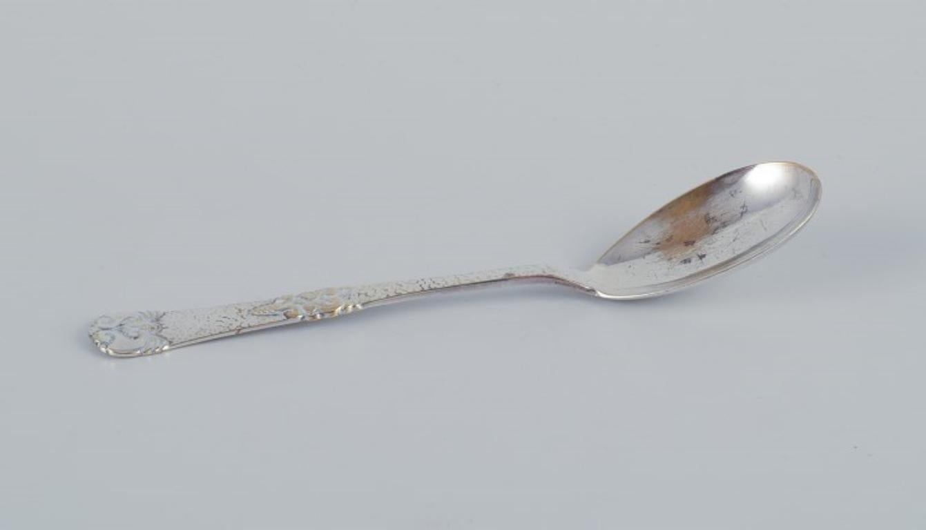 Danish silversmiths, including Heimbürger and others. 
Set of five assorted spoons in 830 silver and sterling silver.
From the 1930s.
In excellent condition. One spoon has an engraving.
All spoons are hallmarked.
Various designs.
Various dimensions: