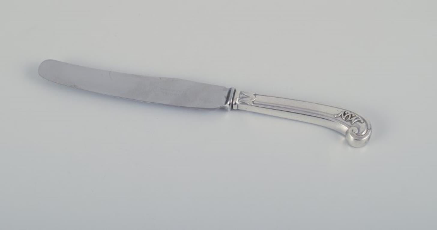 Milieu du XXe siècle Les orfèvres danois. Trois longs couteaux de table en argent 830. Style Art déco. en vente