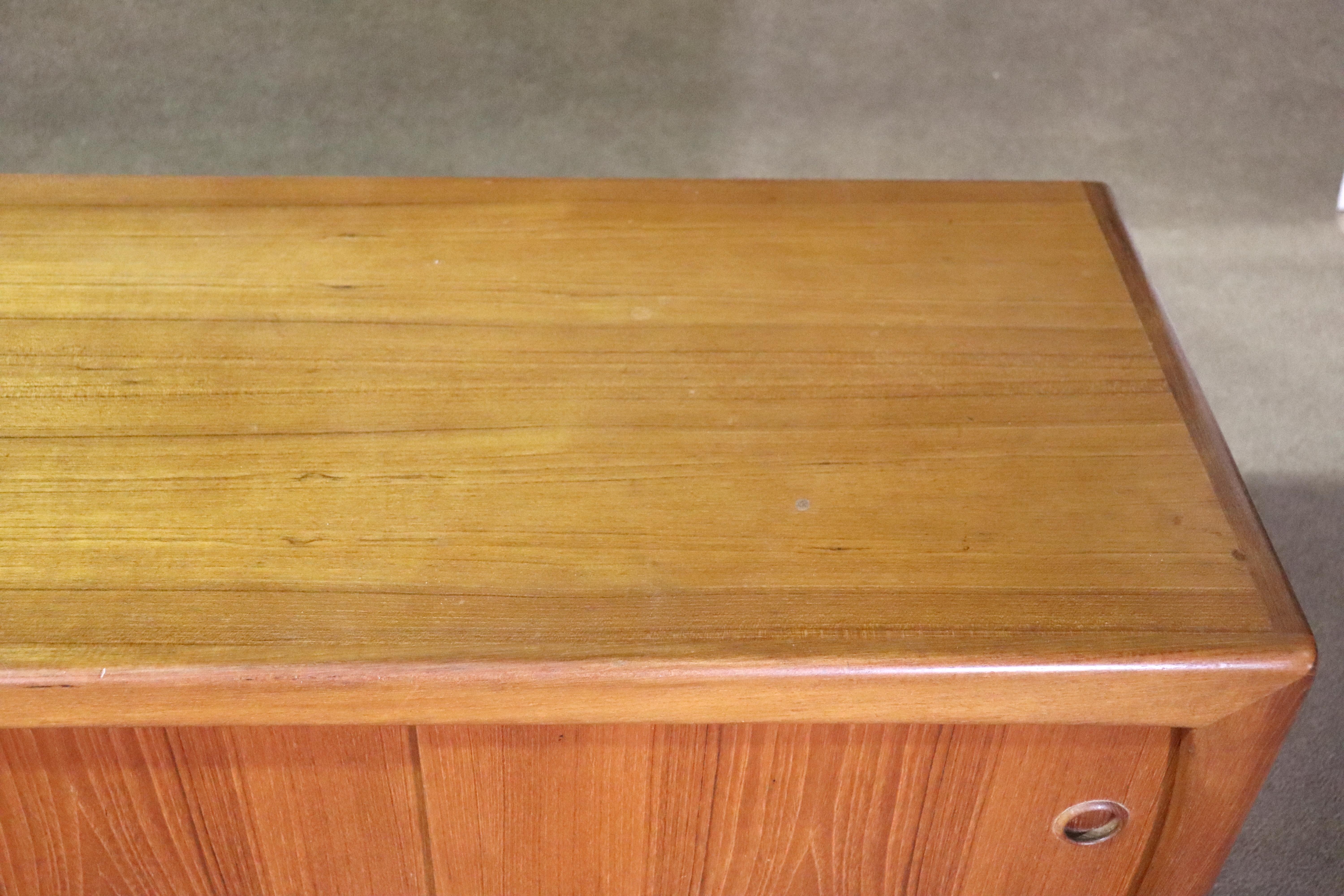 Aparador danés de puertas correderas de Dyrlund en venta 2
