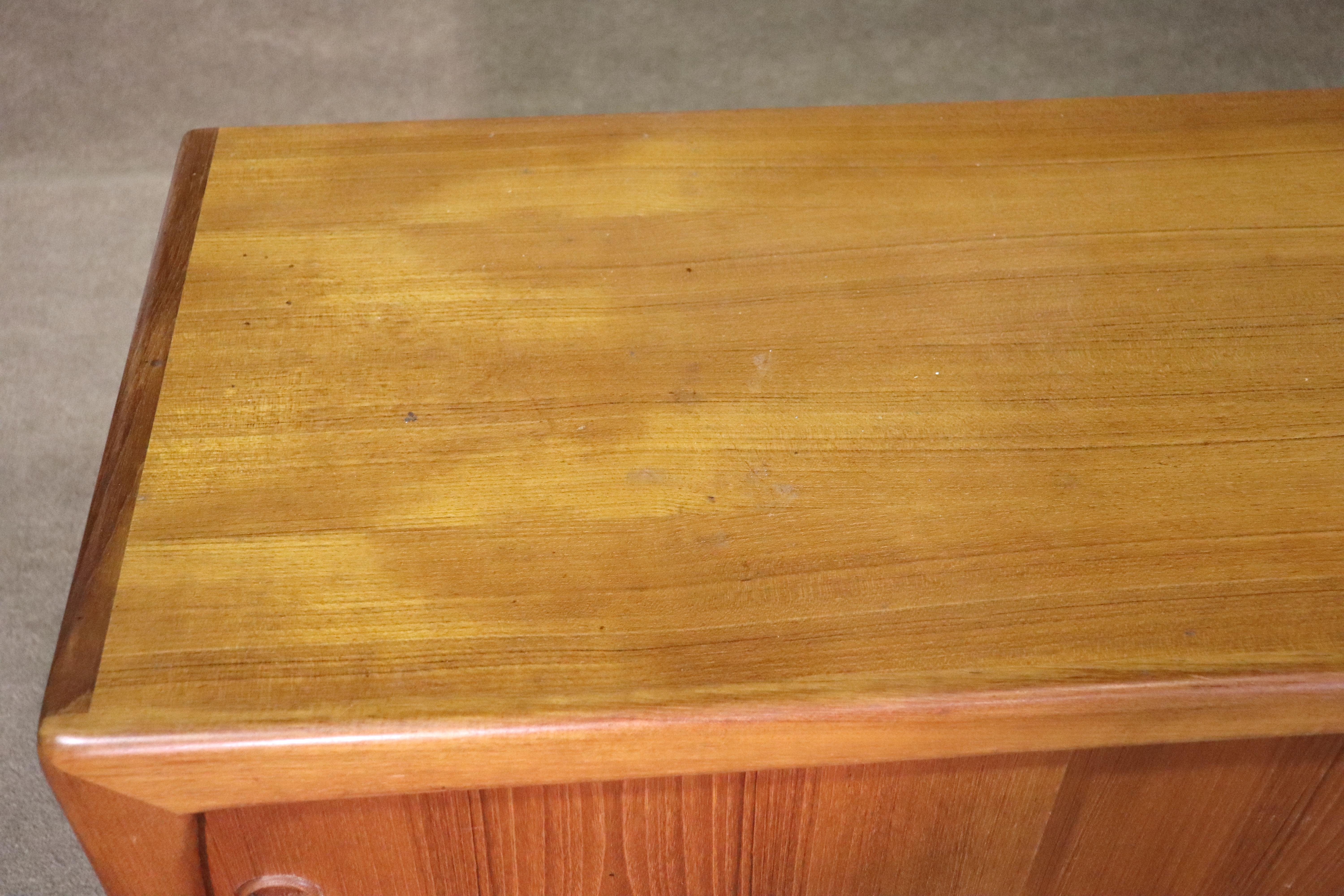 Aparador danés de puertas correderas de Dyrlund en venta 3