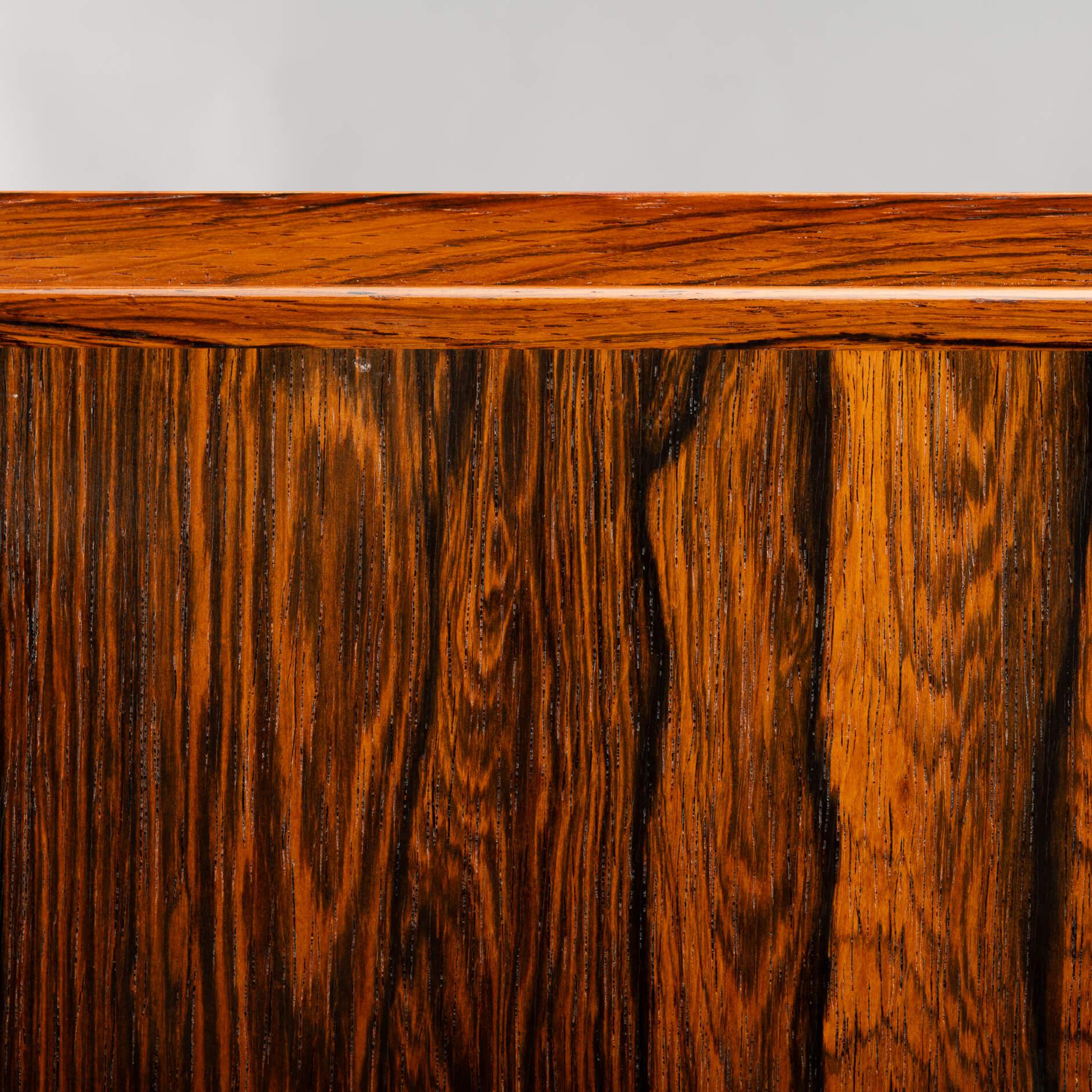 Petit buffet danois en bois de rose par Carlo Jensen pour Hundevad & Co, années 1960 en vente 5