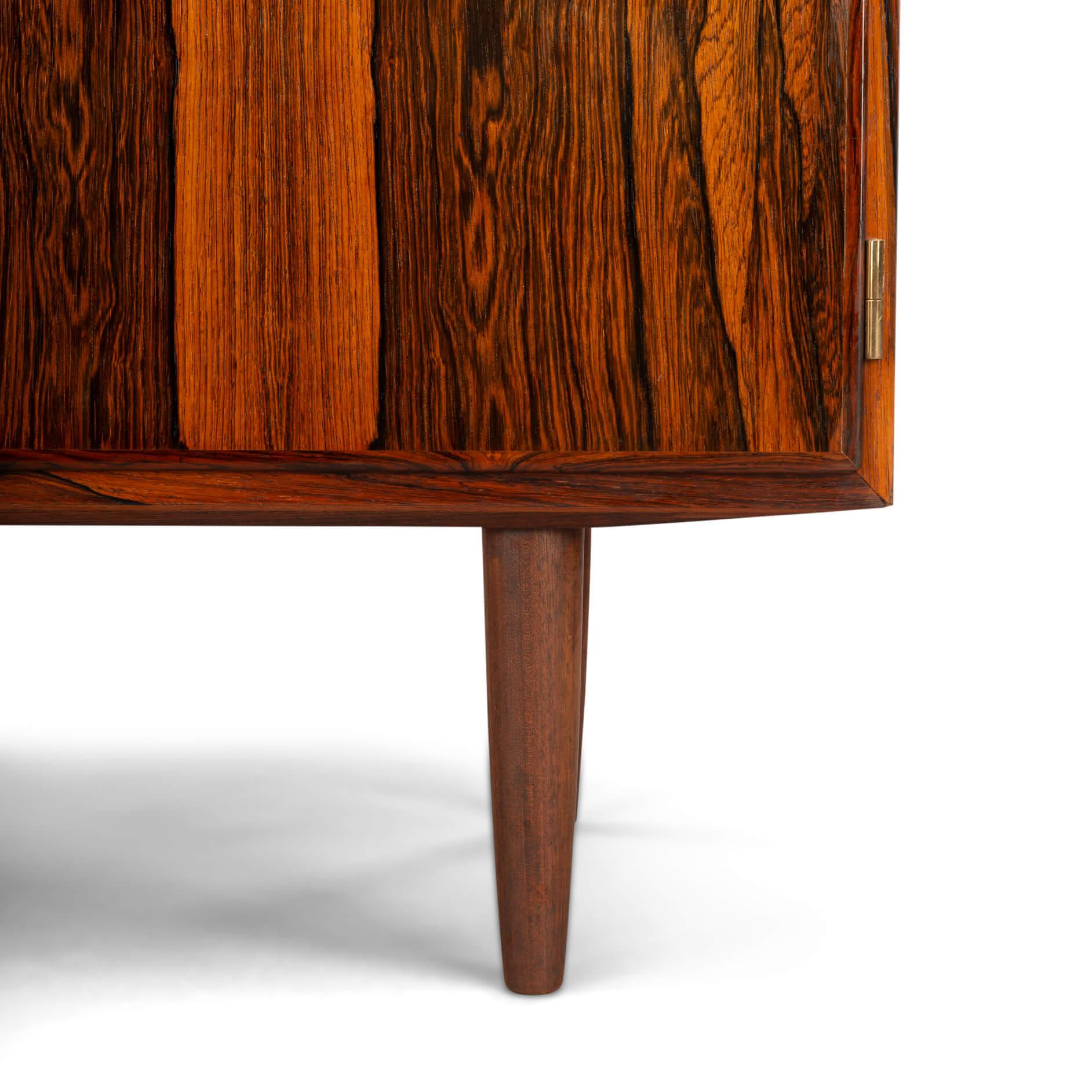Placage Petit buffet danois en bois de rose par Carlo Jensen pour Hundevad & Co, années 1960 en vente