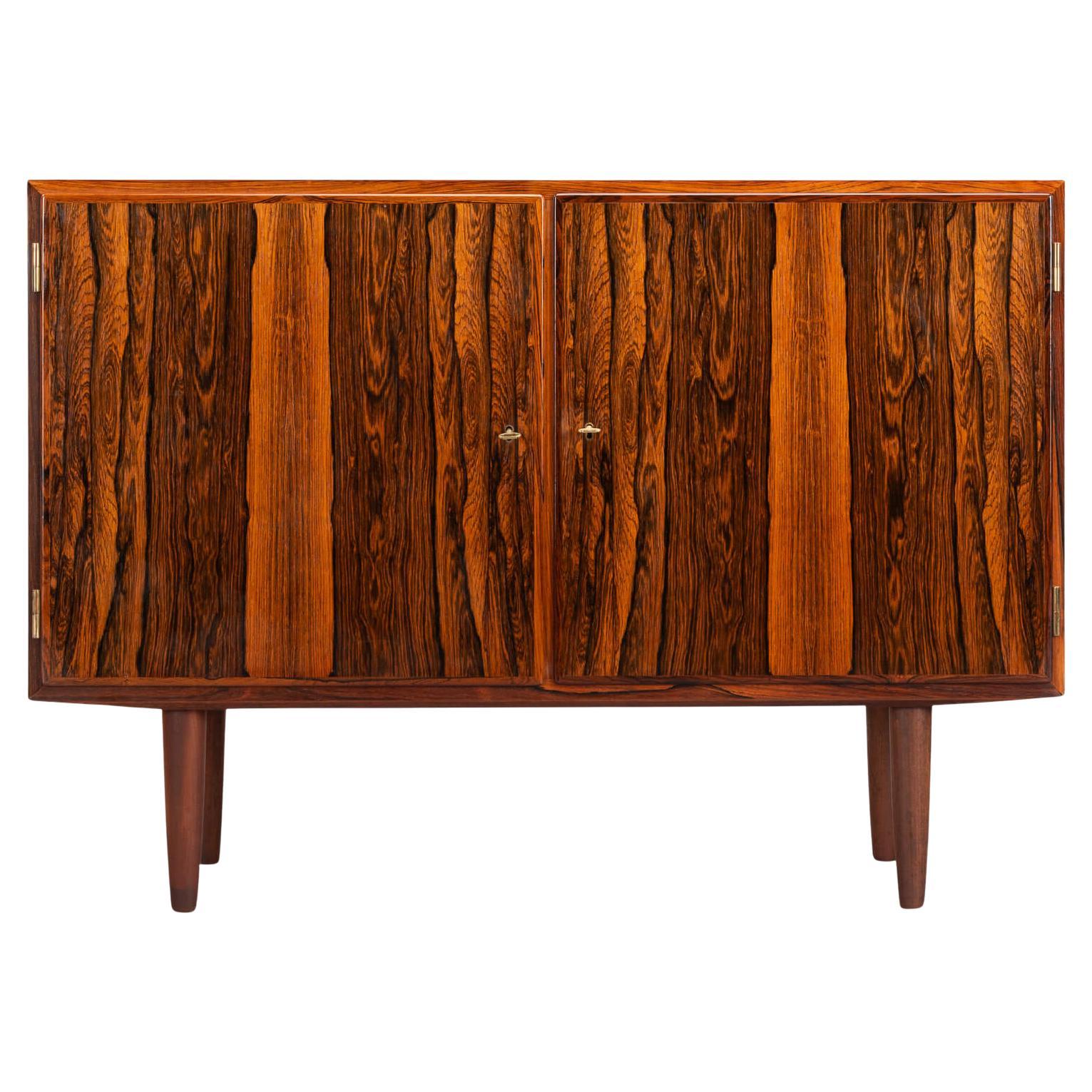 Petit buffet danois en bois de rose par Carlo Jensen pour Hundevad & Co, années 1960 en vente