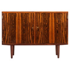 Petit buffet danois en bois de rose par Carlo Jensen pour Hundevad & Co, années 1960