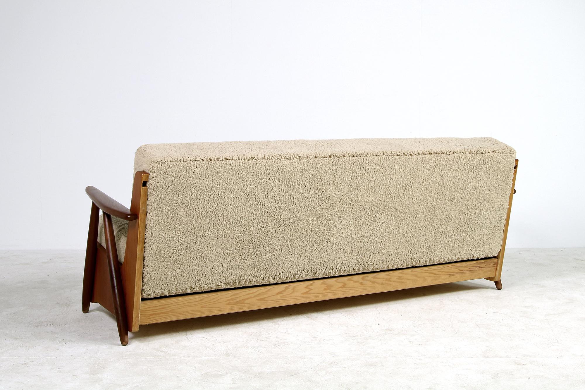 Danish Sofa, 1950s Extendable Daybed, Pine & Beechwood, Faux Fur Sheepskin Teak In Good Condition In Hamminkeln, DE
