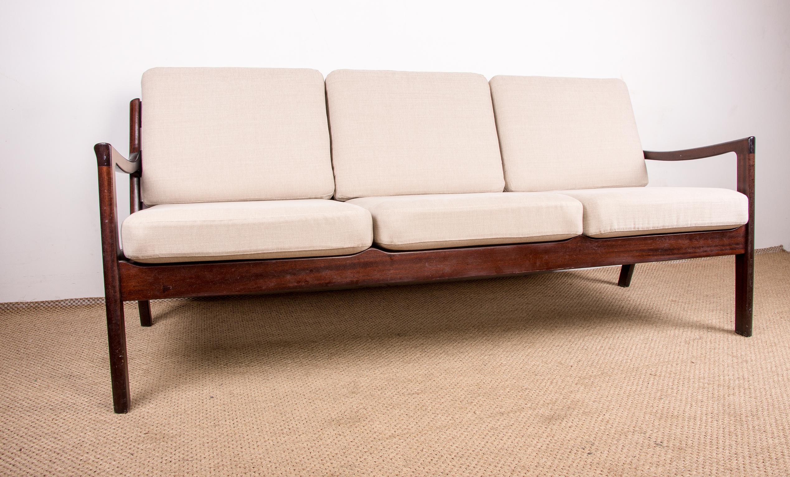 Superb Scandinavian sofa. Structure in solid Mahogany, the seats and cushions have been redone in new light beige fabric, very comfortable. Sober and very elegant design. Very good build quality. Furniture listed on the Design Museum Denmark website