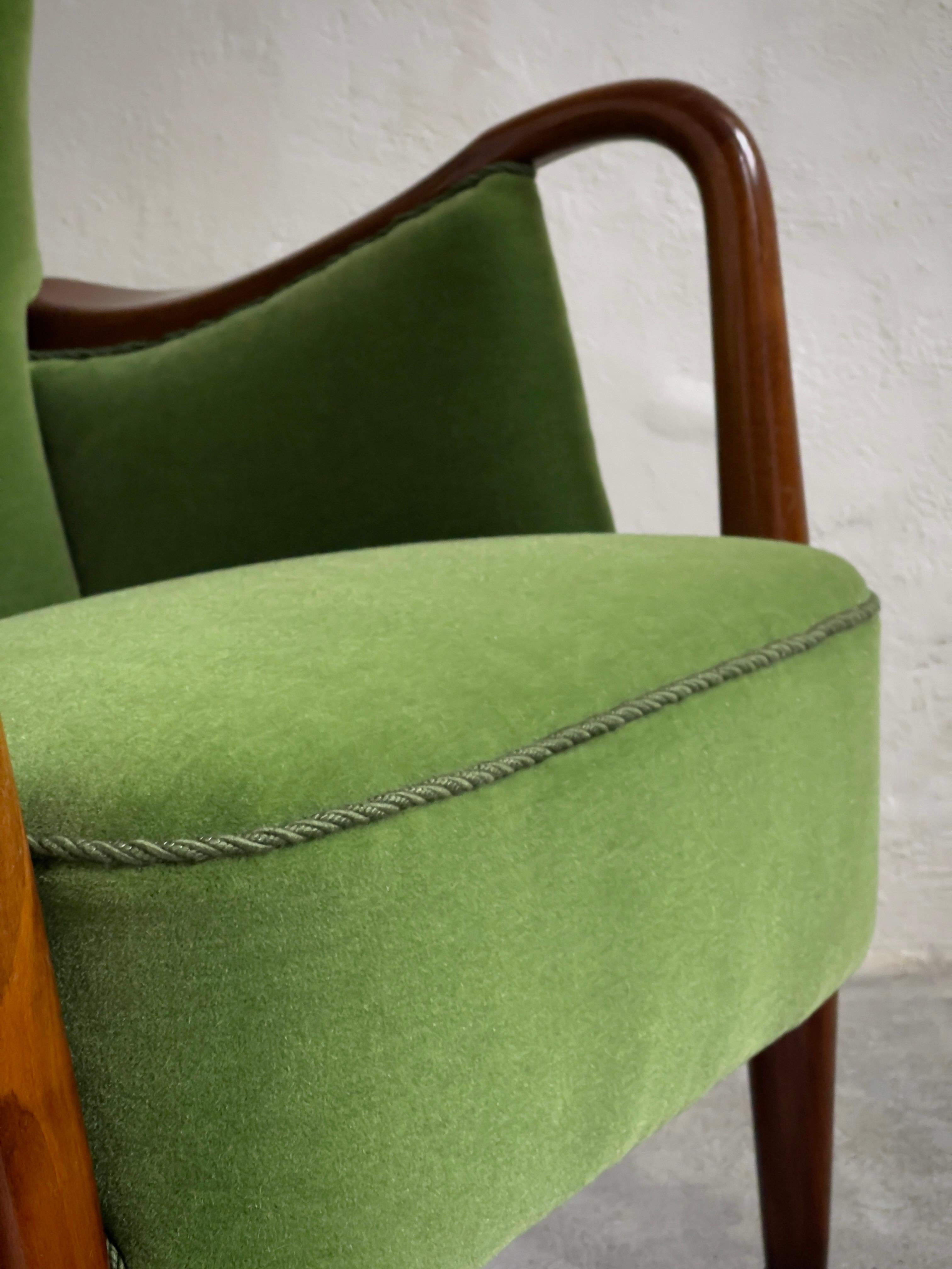 Sofá y sillón daneses de los años 40 retapizados en mohair verde de primera calidad. en venta 9