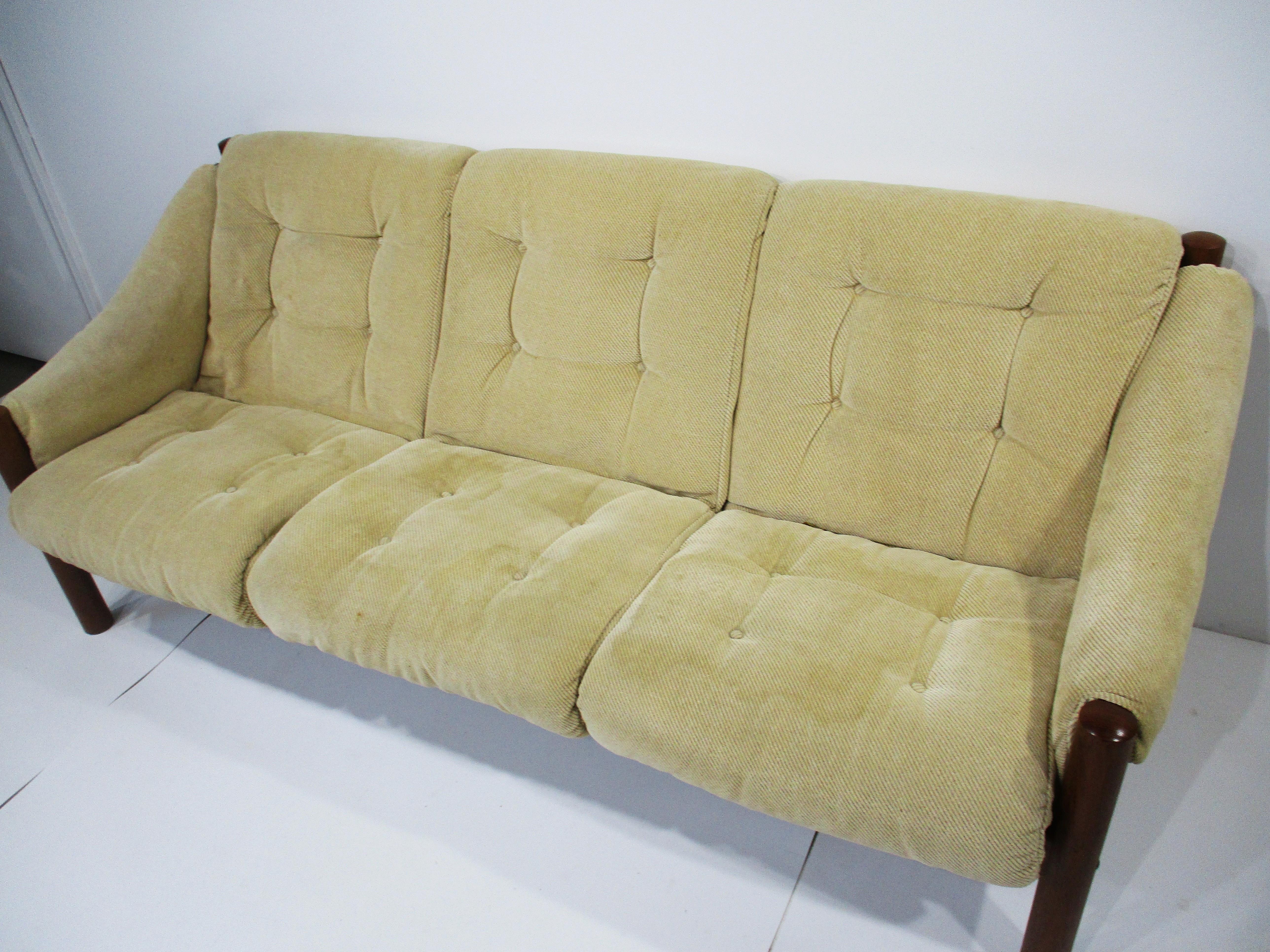 20ième siècle Canapé danois Domino Mobler Denmark dans le style de H.P. Hansen en vente