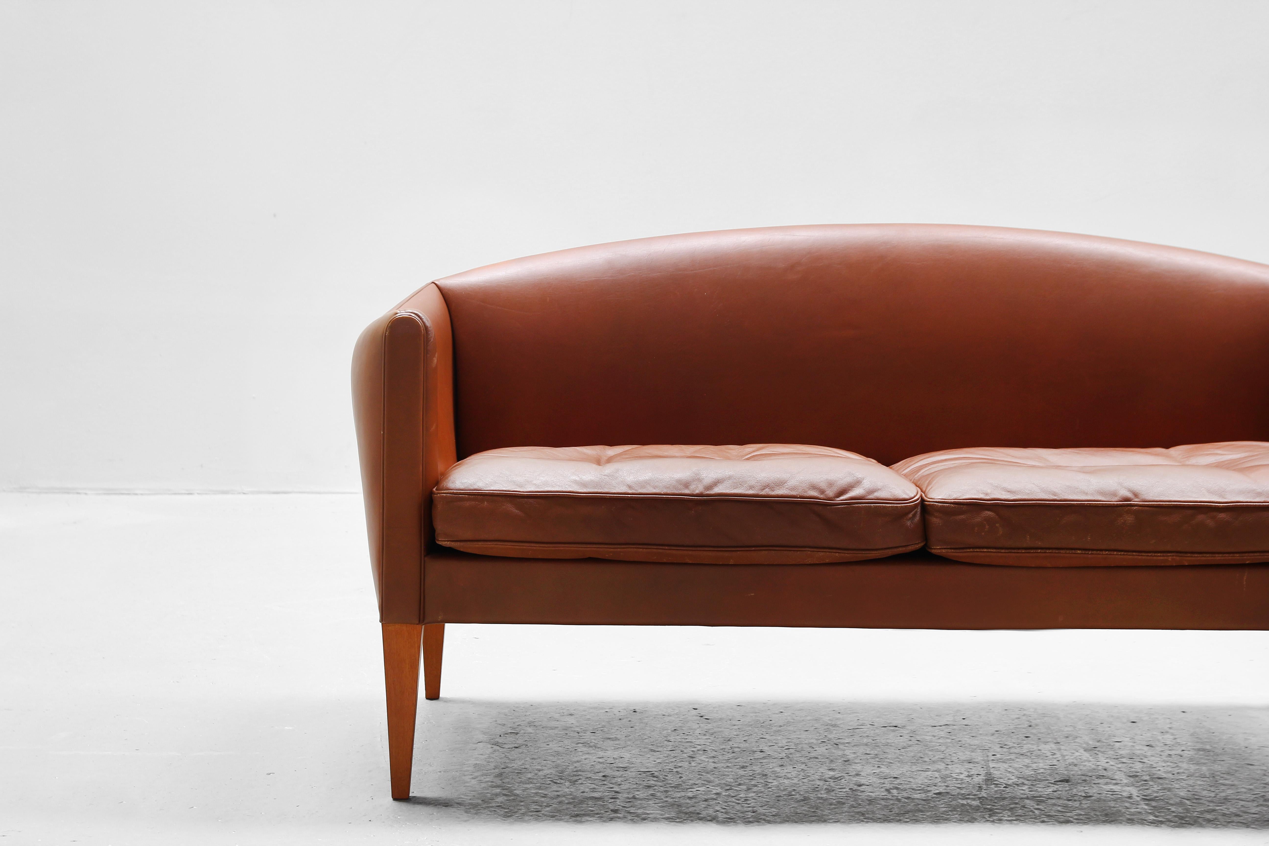 Dänisches Sofa von Illum Wikkelsø für Holger Christiansen, Dänemark, 1960er Jahre Leder im Angebot 1