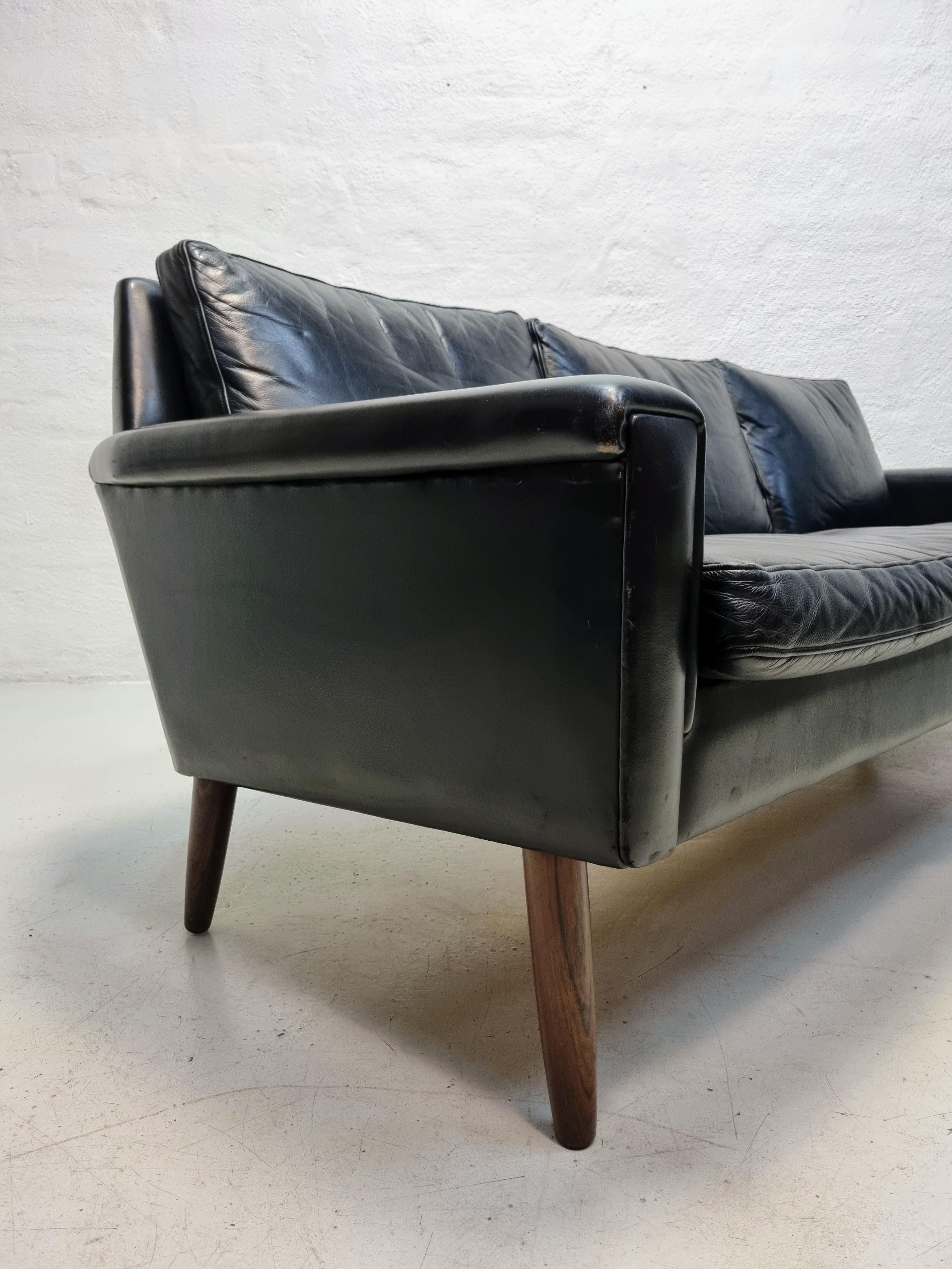 Leather Danish sofa in black leather  For Sale
