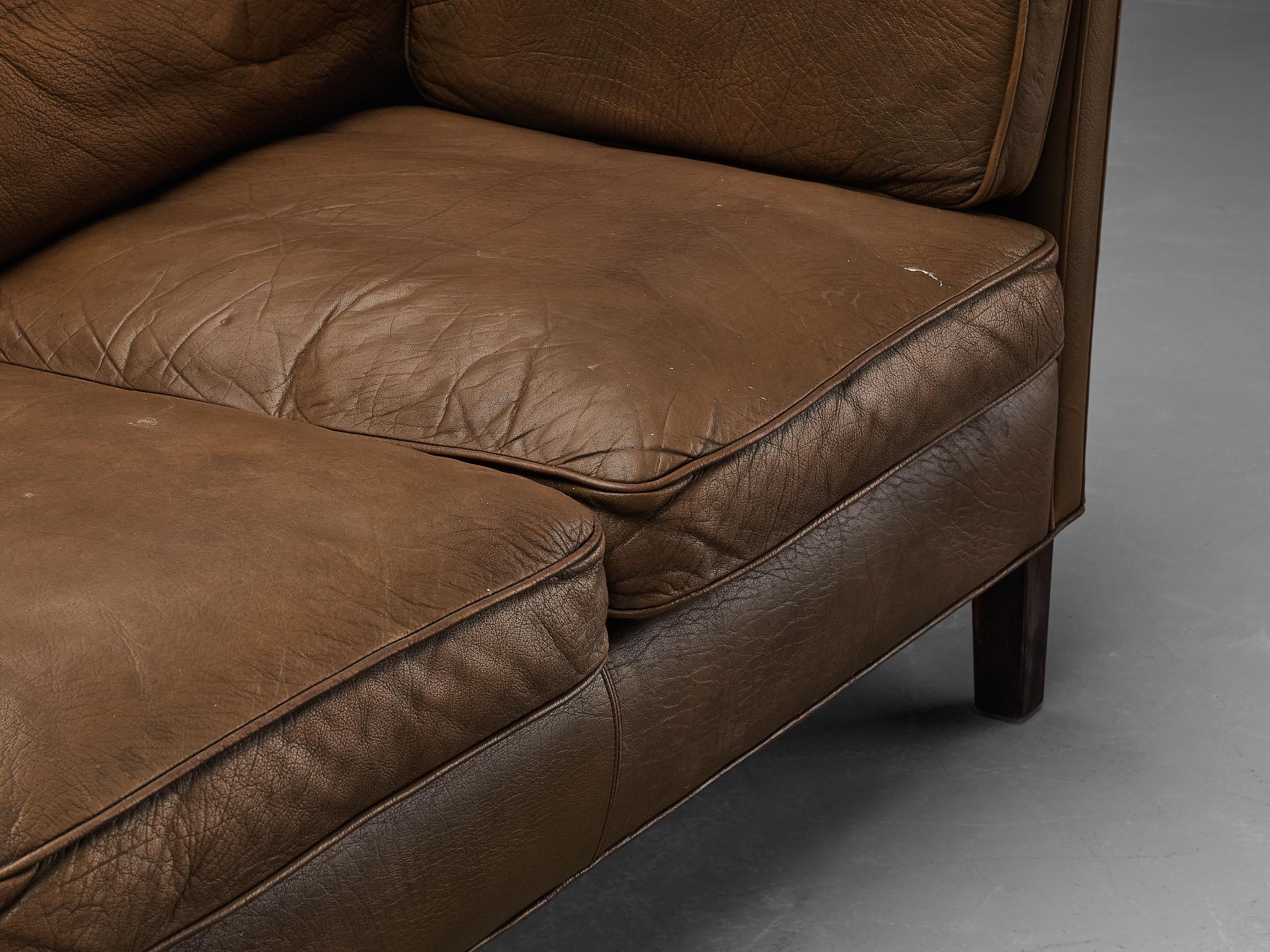 Dänisches Sofa aus braunem Leder  (Skandinavische Moderne) im Angebot