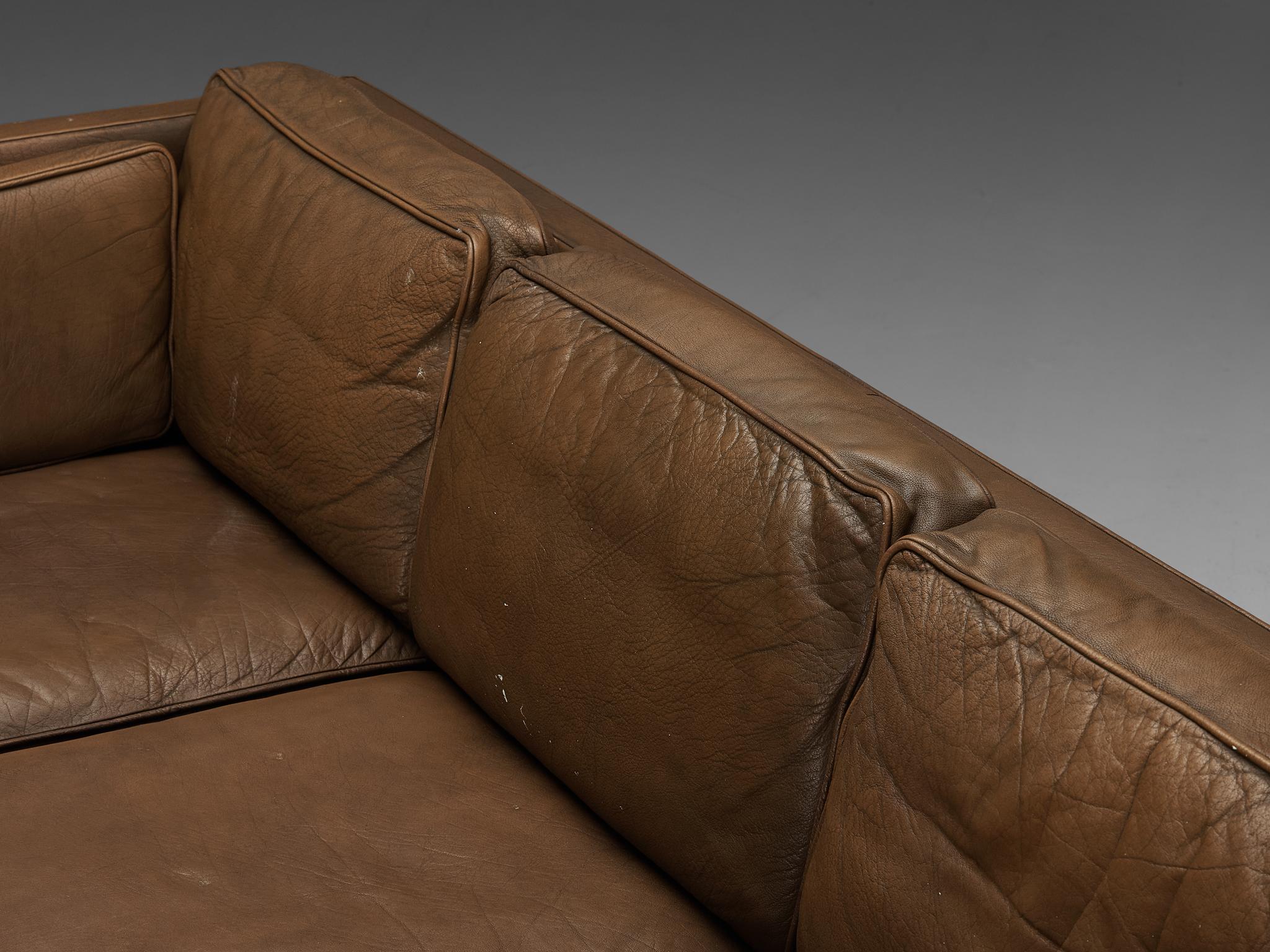 Dänisches Sofa aus braunem Leder  (Mitte des 20. Jahrhunderts) im Angebot