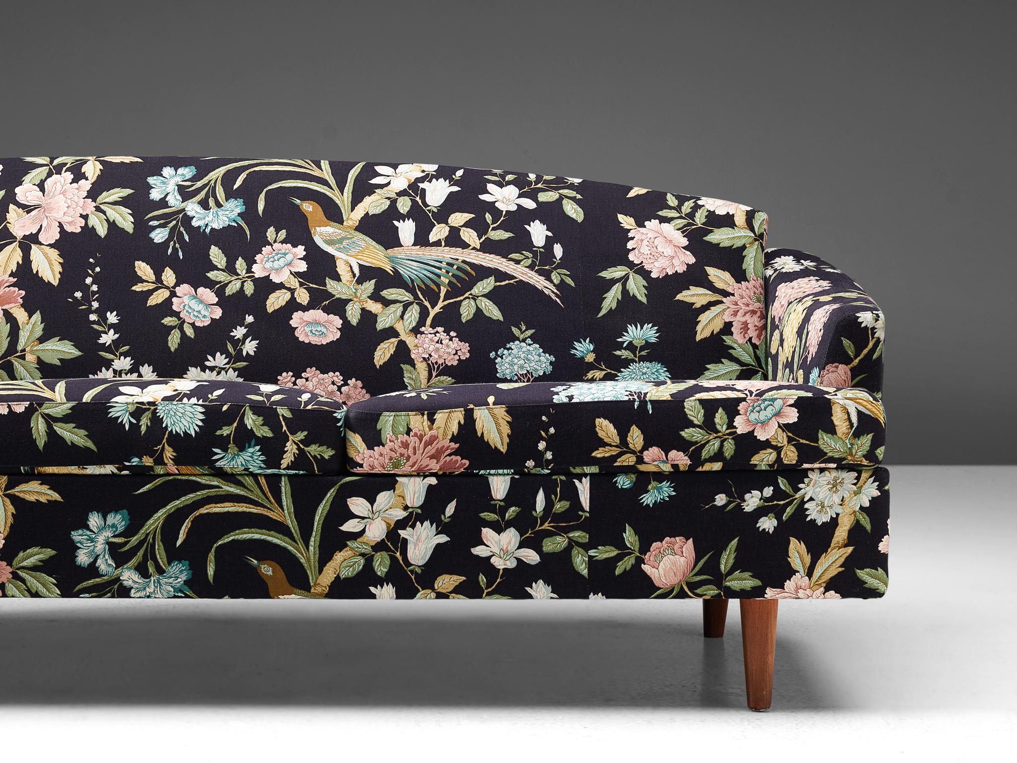 Danish Sofa in Floral Upholstery In Good Condition In Waalwijk, NL