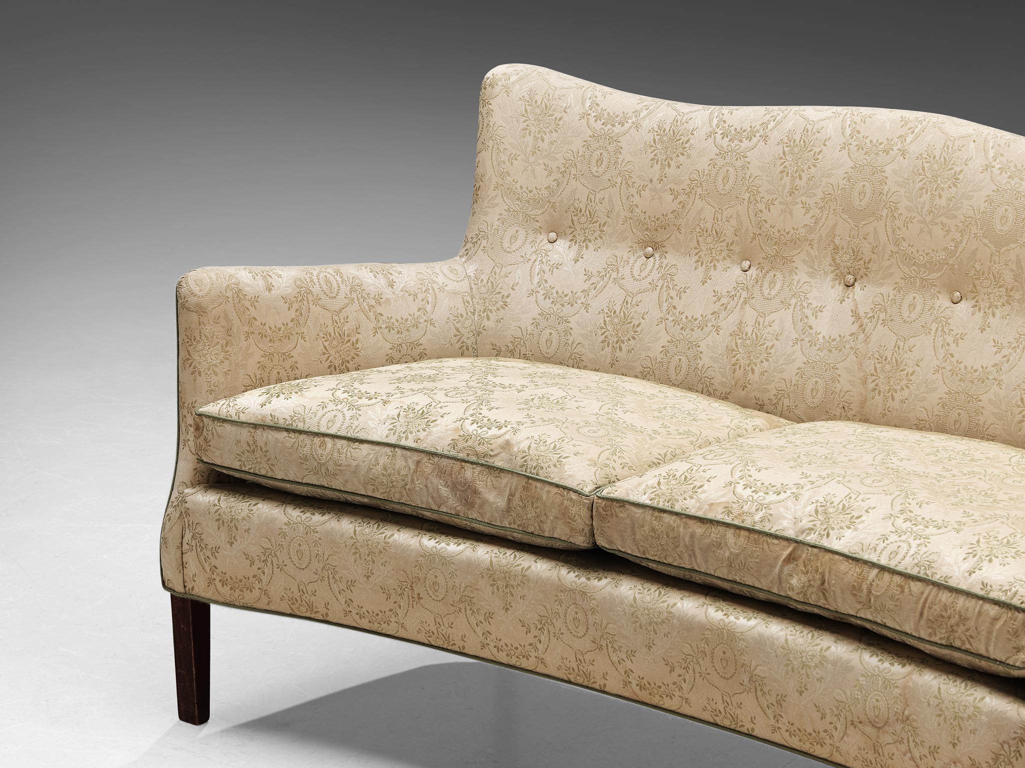 Dänisches Sofa mit cremefarbener dekorativer Polsterung  (Mitte des 20. Jahrhunderts) im Angebot