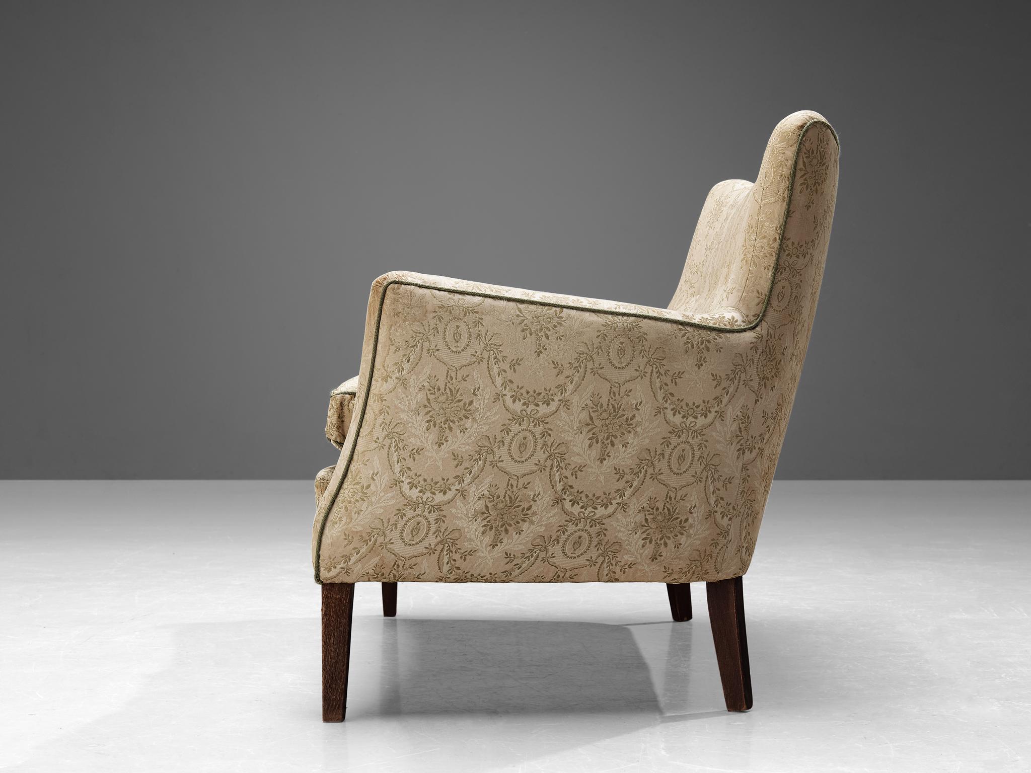 Milieu du XXe siècle Sofa danois en tissu d'ameublement décoratif blanc cassé  en vente