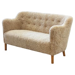 Canapé danois en peau de mouton par l'ébéniste Edmun Jørgensen, années 1940