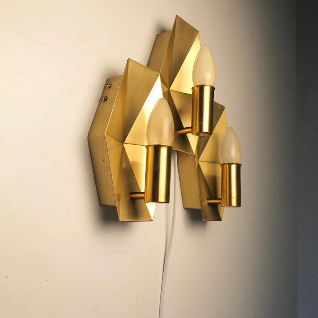 Danish Solid Brass Sconce by Rolf Graae for Fog & Mørup, Denmark, 1950s In Good Condition For Sale In Haderslev, DK