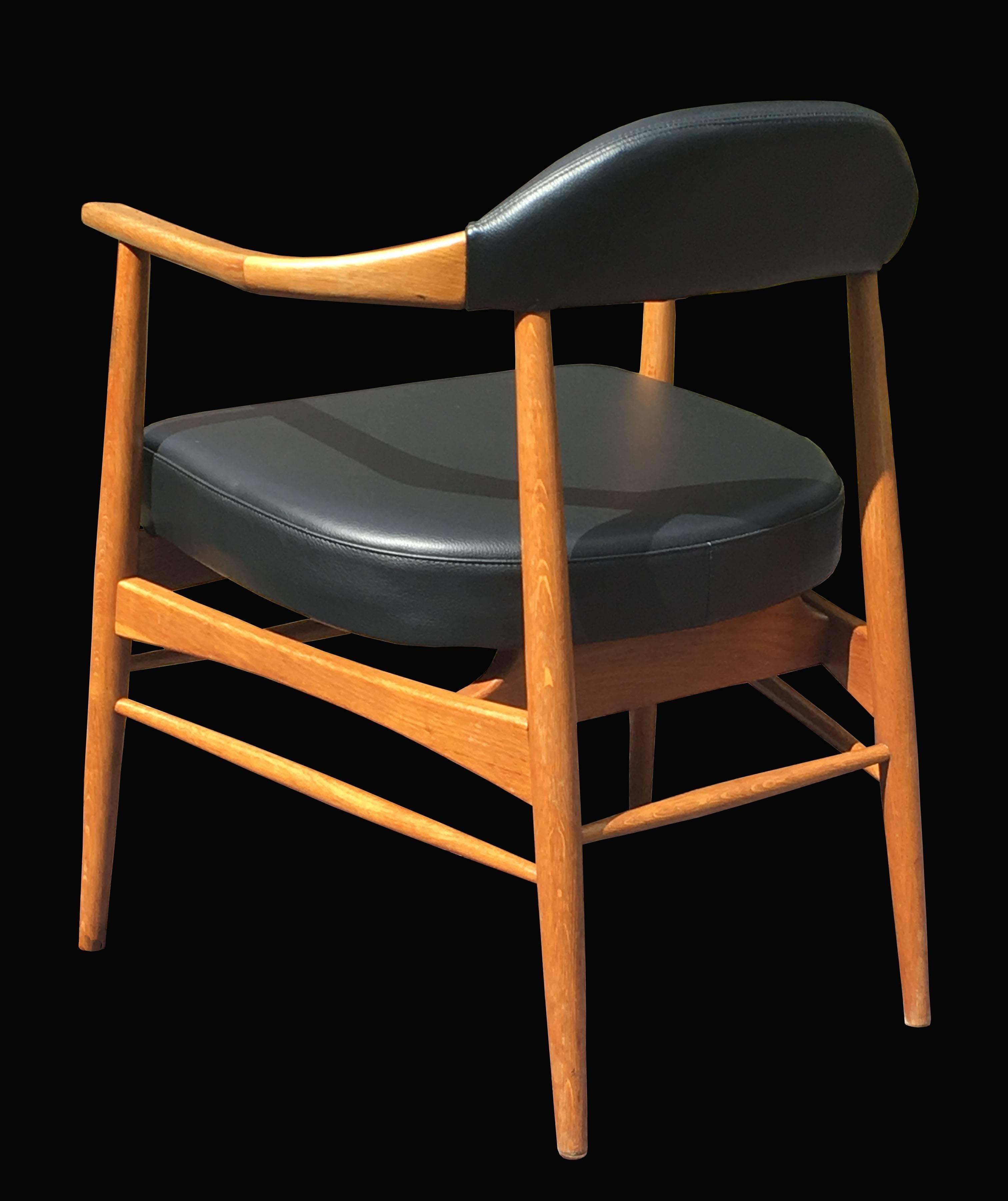 Danish Solid Oak and Black Leather Desk Chair in the Manner of Erik Kirkegaard In Excellent Condition In Little Burstead, Essex