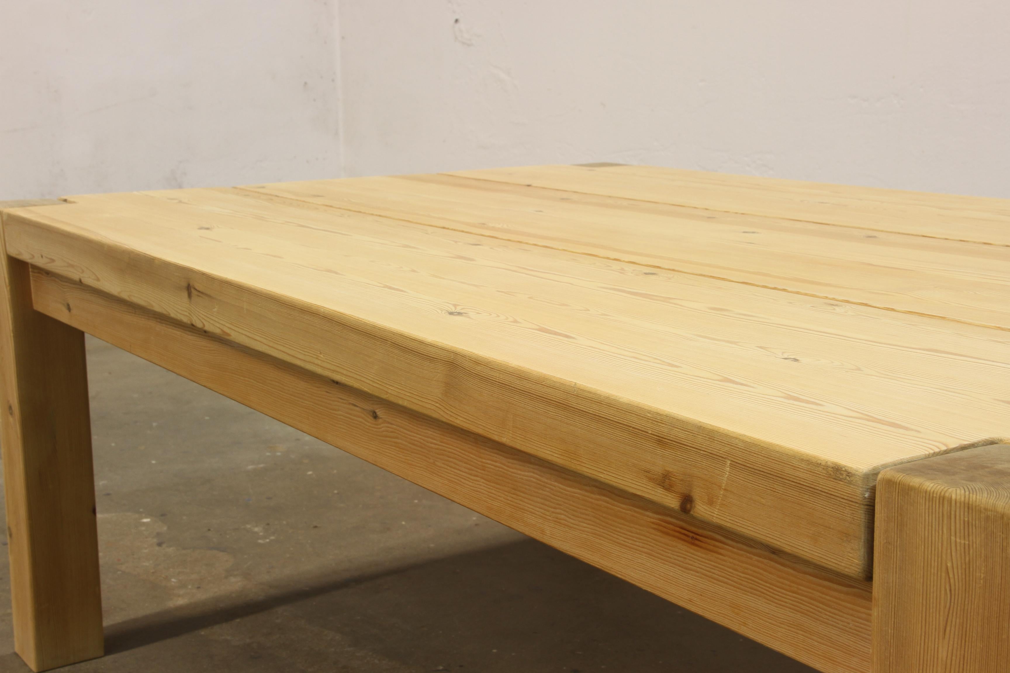 Table basse danoise en pin massif des années 1970/80 en vente 11