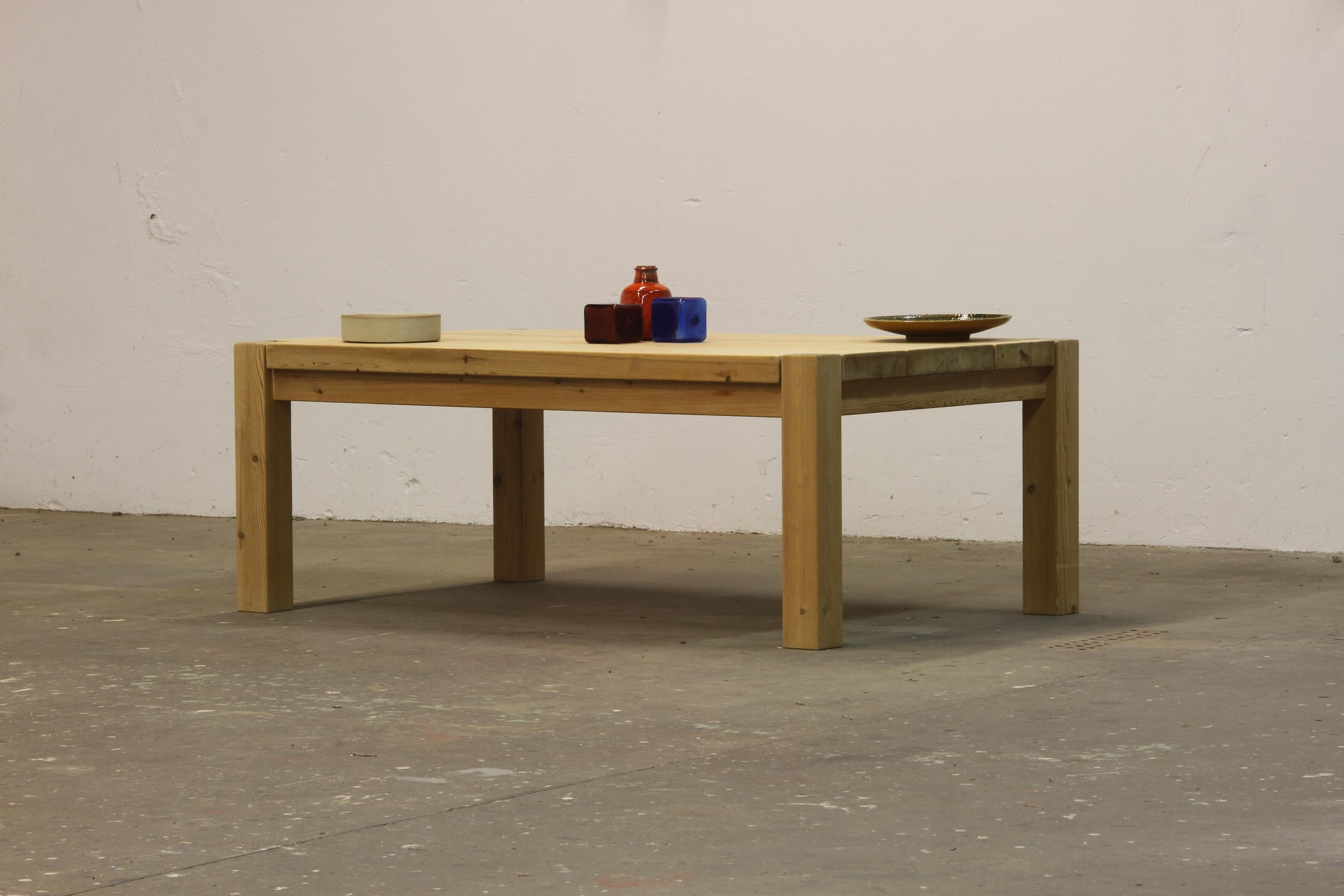 Scandinave moderne Table basse danoise en pin massif des années 1970/80 en vente