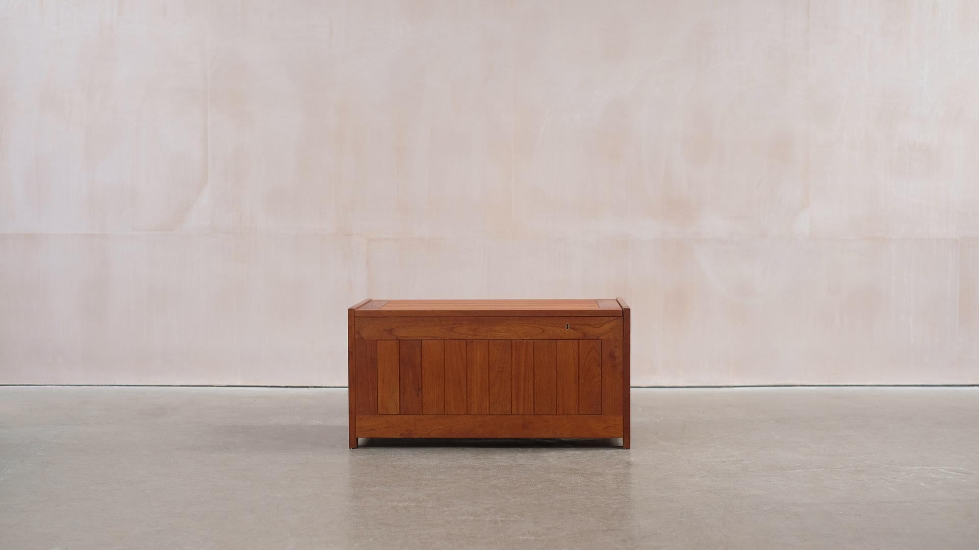 Classic blanket box in solid teak designed by O Schjøll & B.K. Handest for Randers, Denmark 1960’s. Super high quality, great design and very useful piece of classic Danish design.