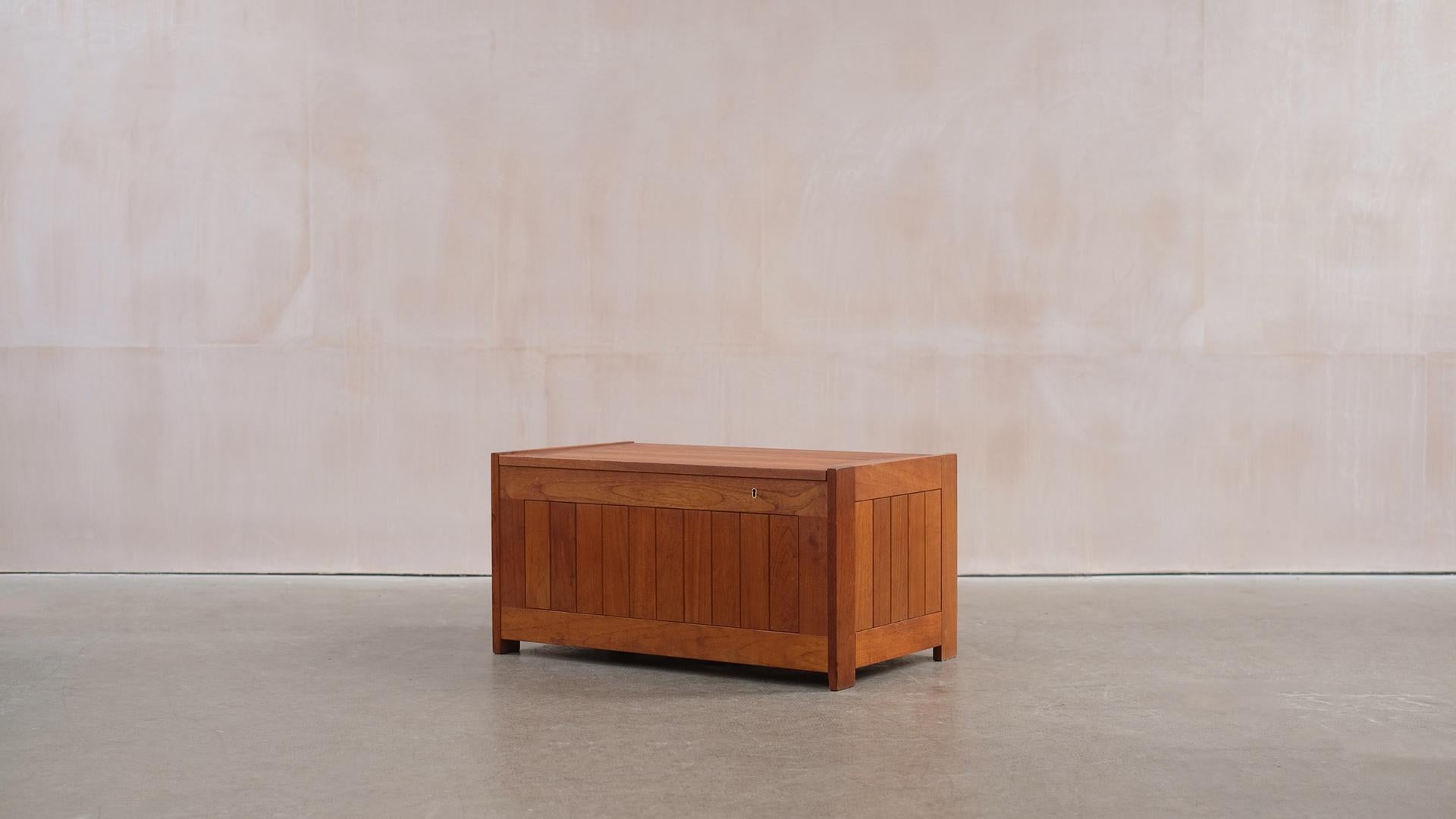 Danish Solid Teak Blanket Box by Randers In Good Condition In Epperstone, Nottinghamshire