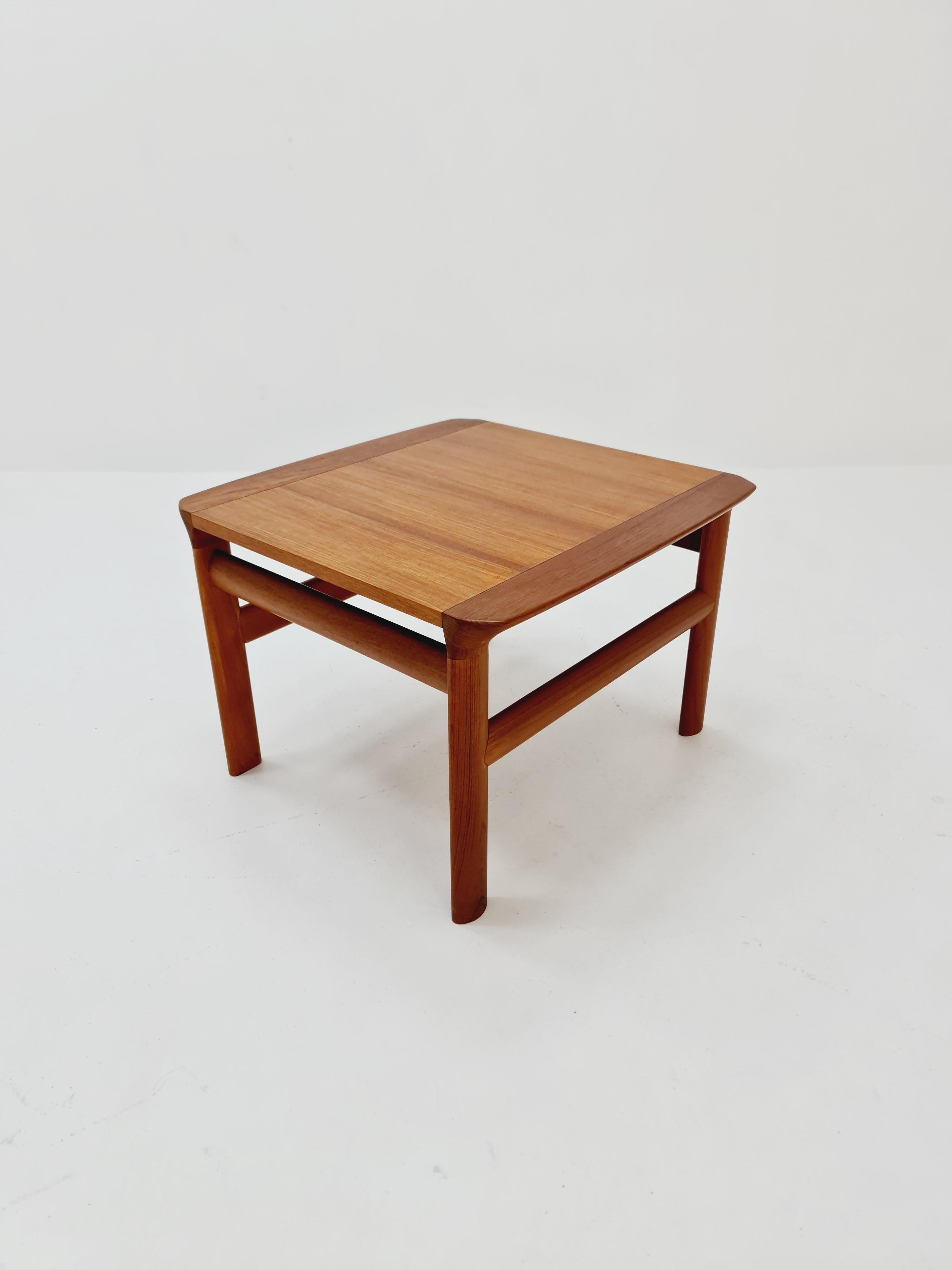 Danish solid Teak Coffee table by Sven Ellekaer for Komfort Møbelfabrik 5