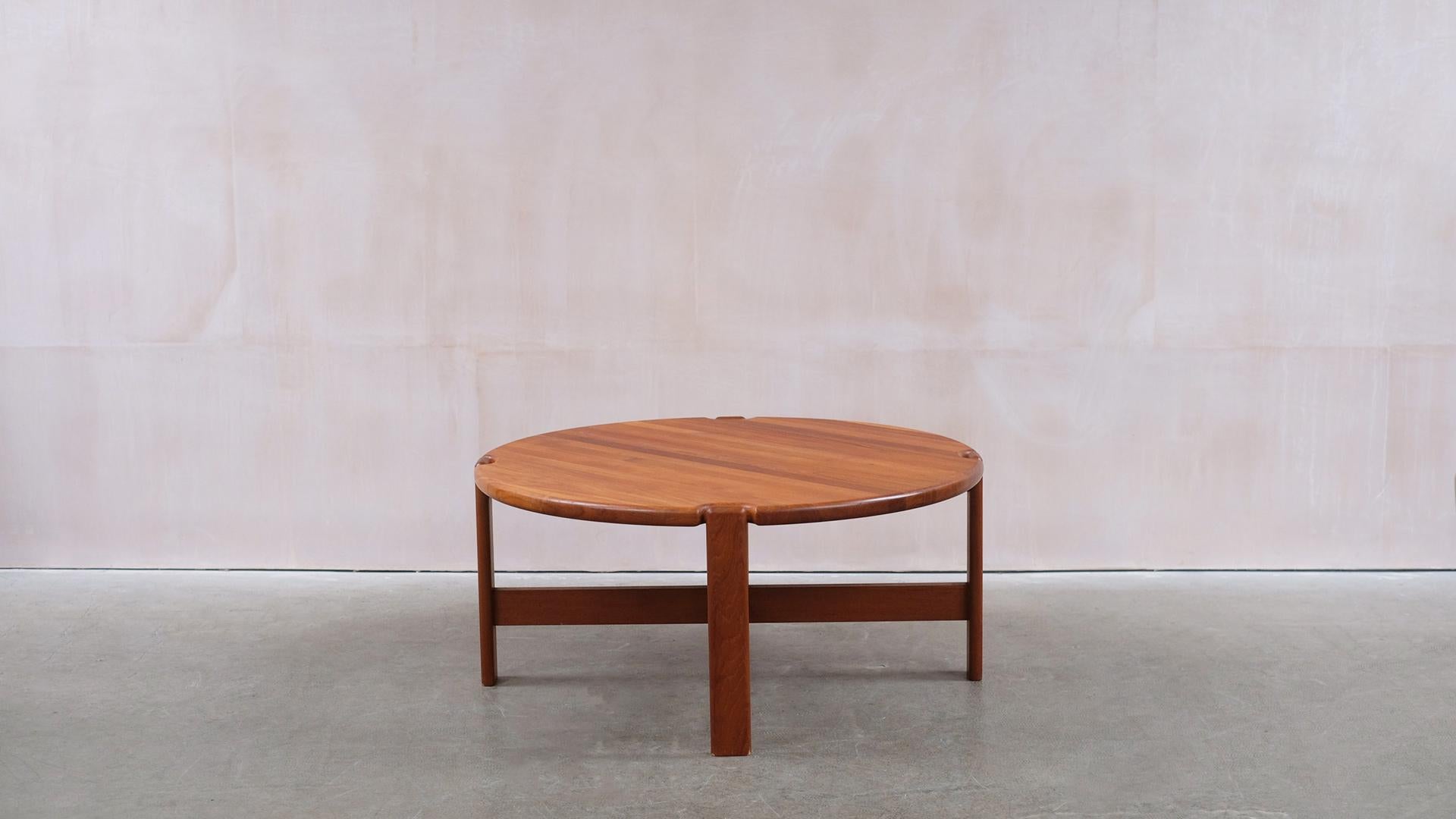 Danish Solid Teak Coffee Table  For Sale 3