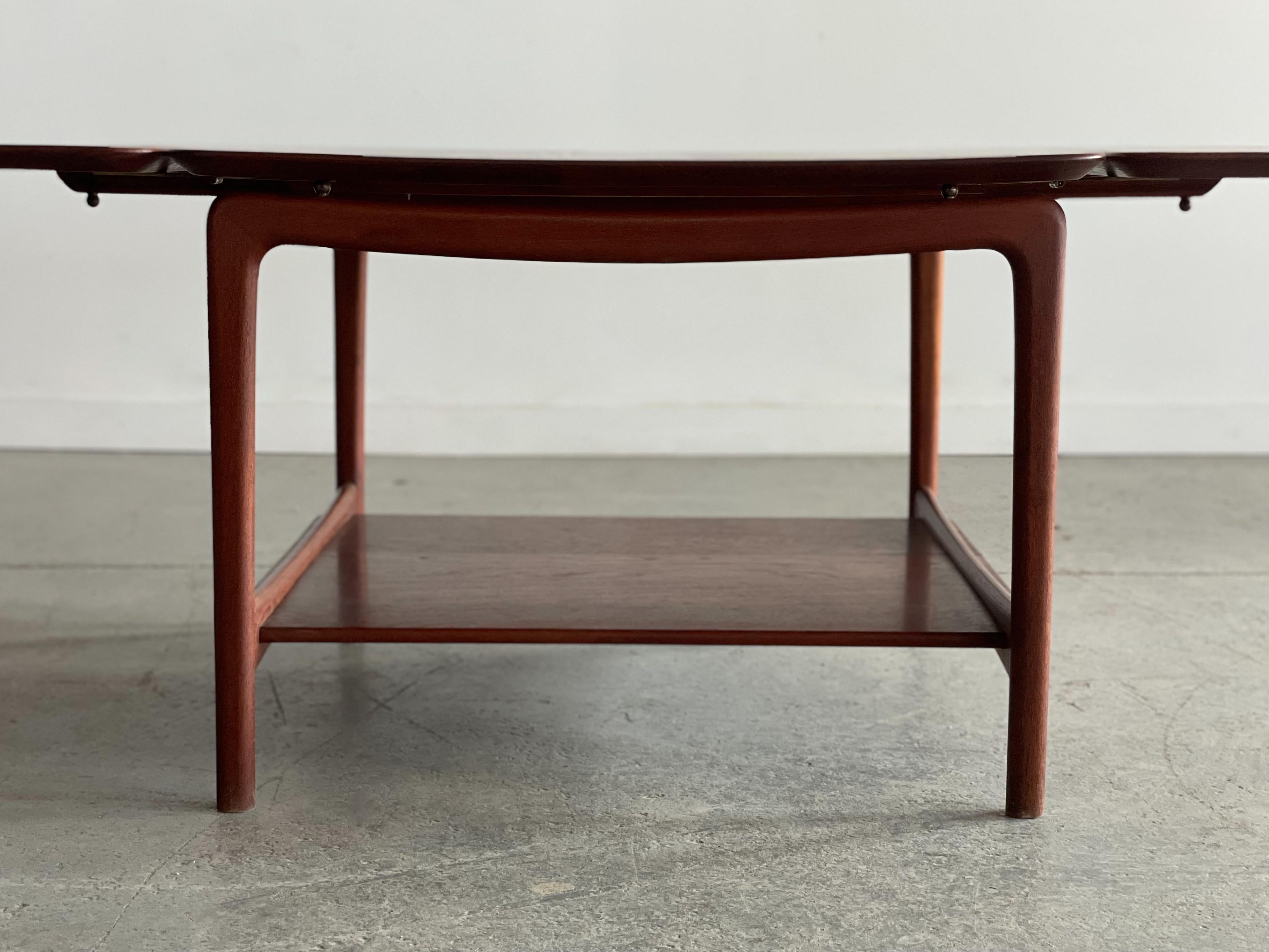 Scandinave moderne Table basse danoise à abattants en teck massif de Peter Hvidt pour France and Son en vente
