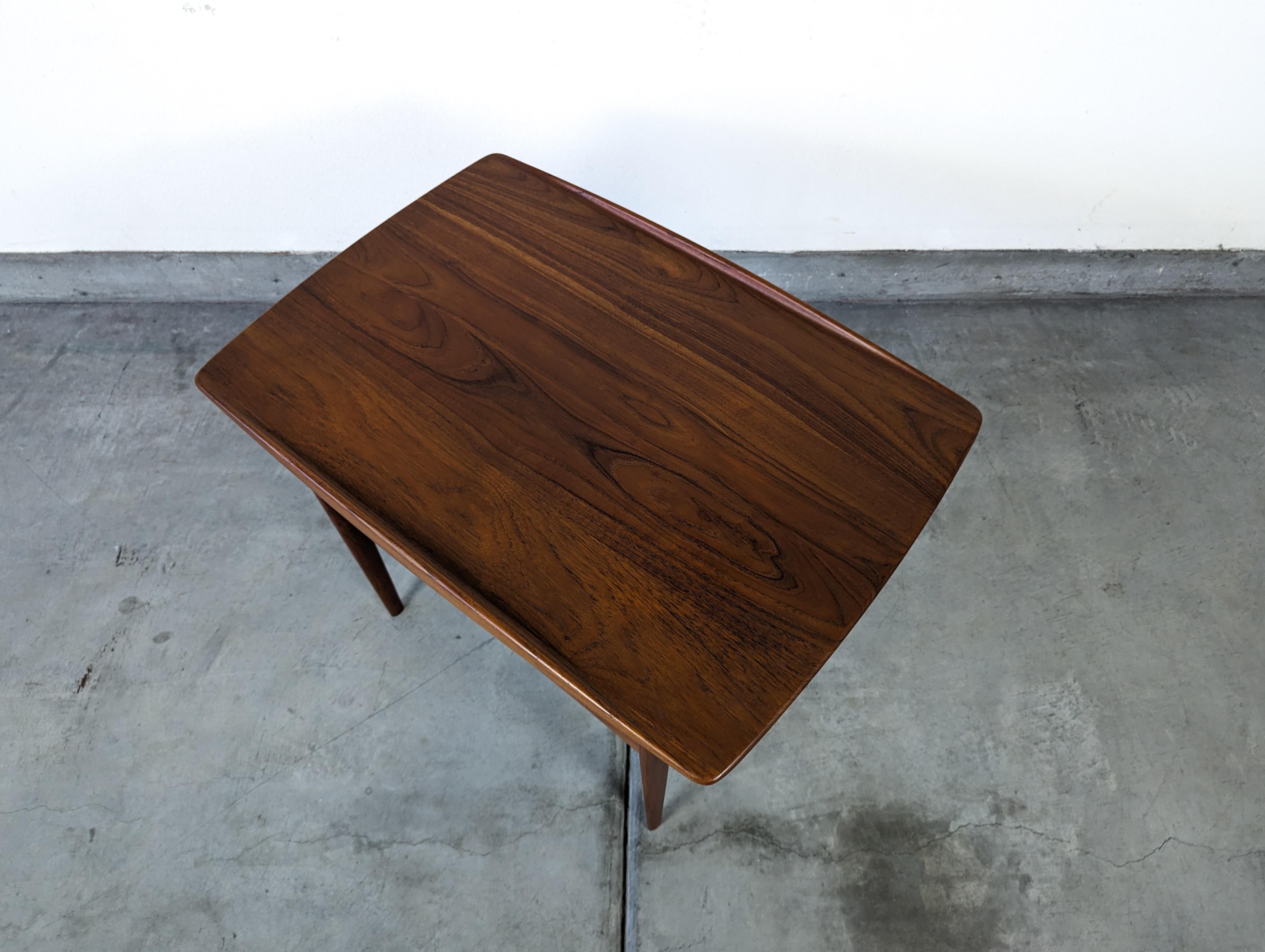 Danish Solid Teak Mid Century Side Table by Finn Juhl for France & Søn, c1950s In Good Condition For Sale In Chino Hills, CA