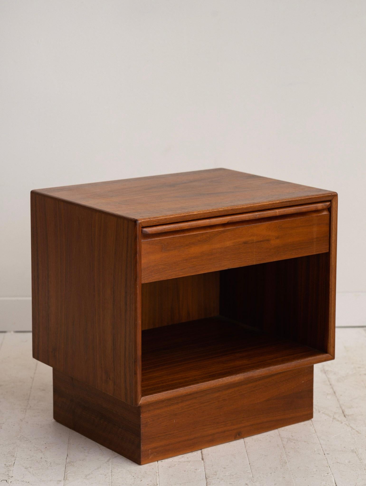 Danish solid teak one drawer nightstand. Finished back. Dovetail detail. Unmarked, unknown maker.