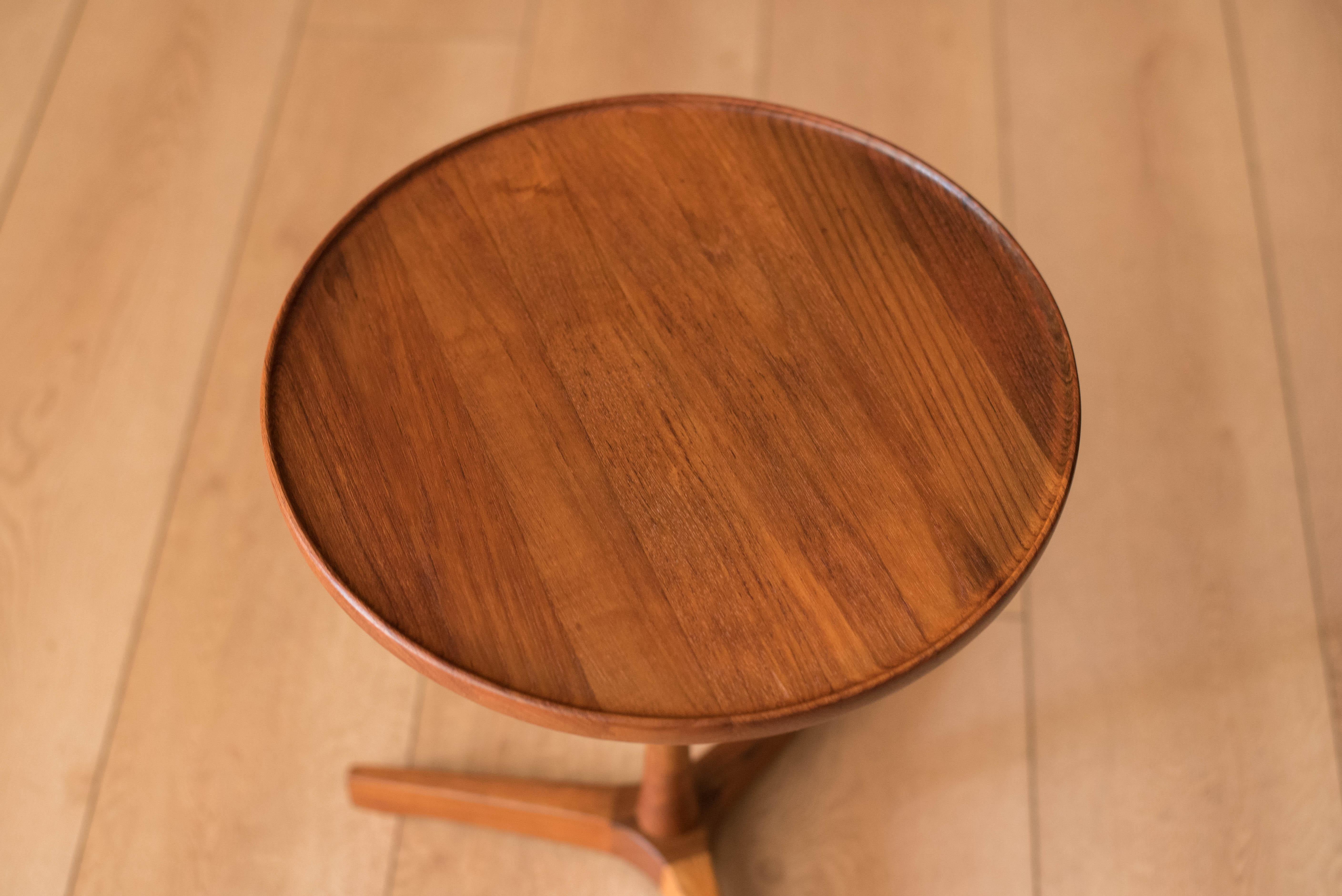 Danish Solid Teak Round Pedestal End Table by Hans C. Andersen for Artex In Good Condition In San Jose, CA