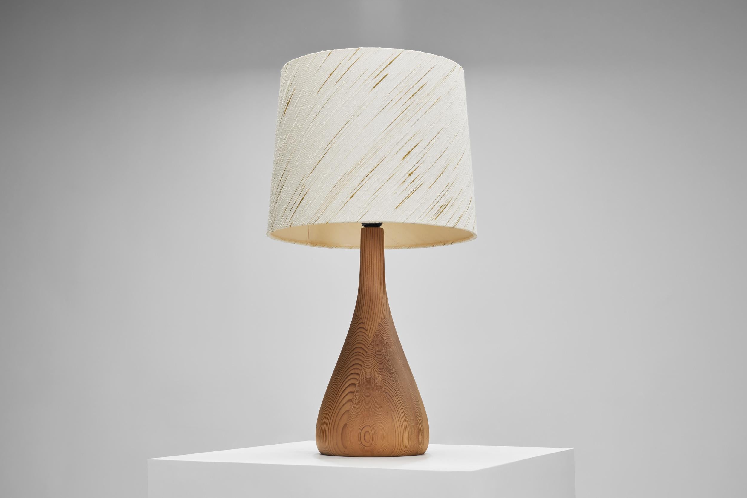 Lámpara de mesa danesa de madera maciza en forma de lágrima, Dinamarca Siglo XX en venta 3