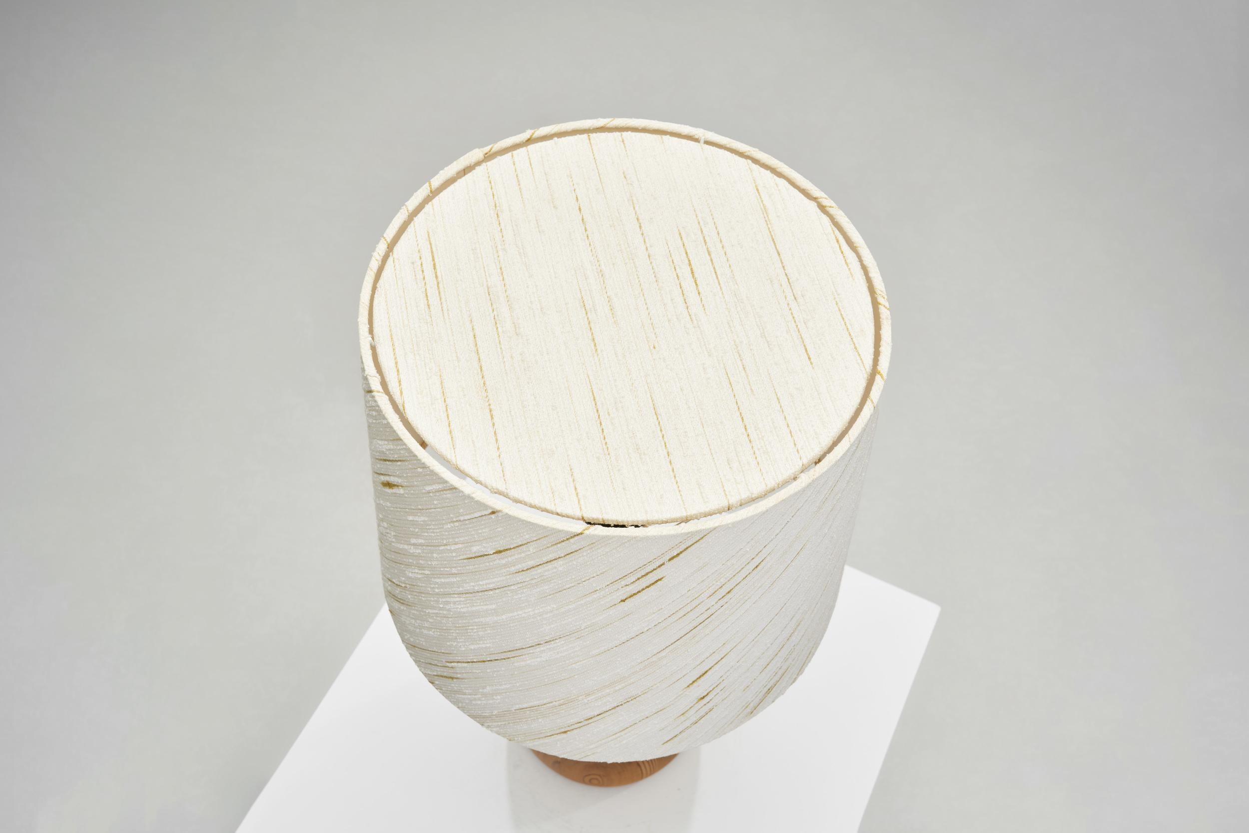 Lámpara de mesa danesa de madera maciza en forma de lágrima, Dinamarca Siglo XX en venta 4