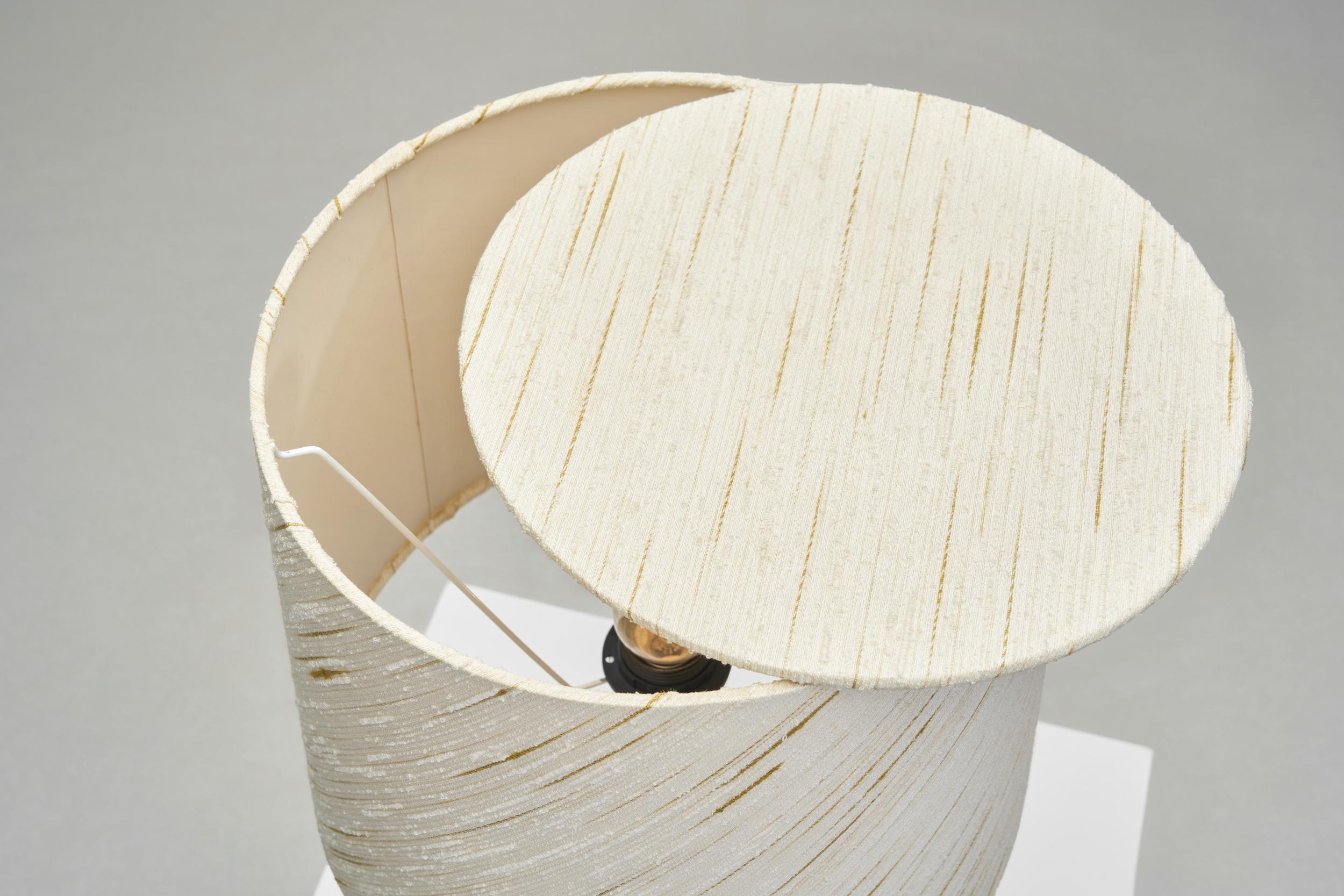 Lámpara de mesa danesa de madera maciza en forma de lágrima, Dinamarca Siglo XX en venta 6