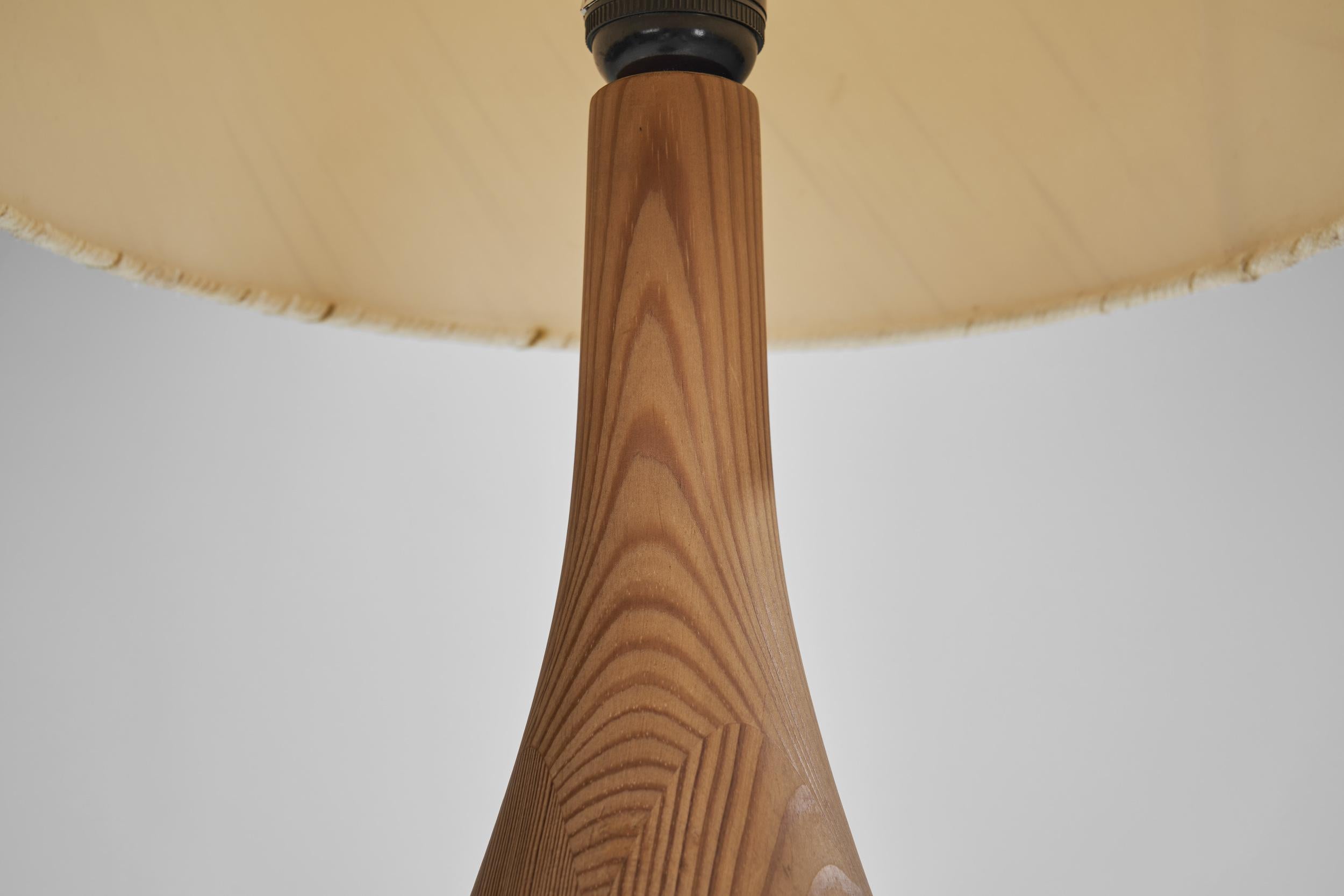 Lámpara de mesa danesa de madera maciza en forma de lágrima, Dinamarca Siglo XX en venta 9