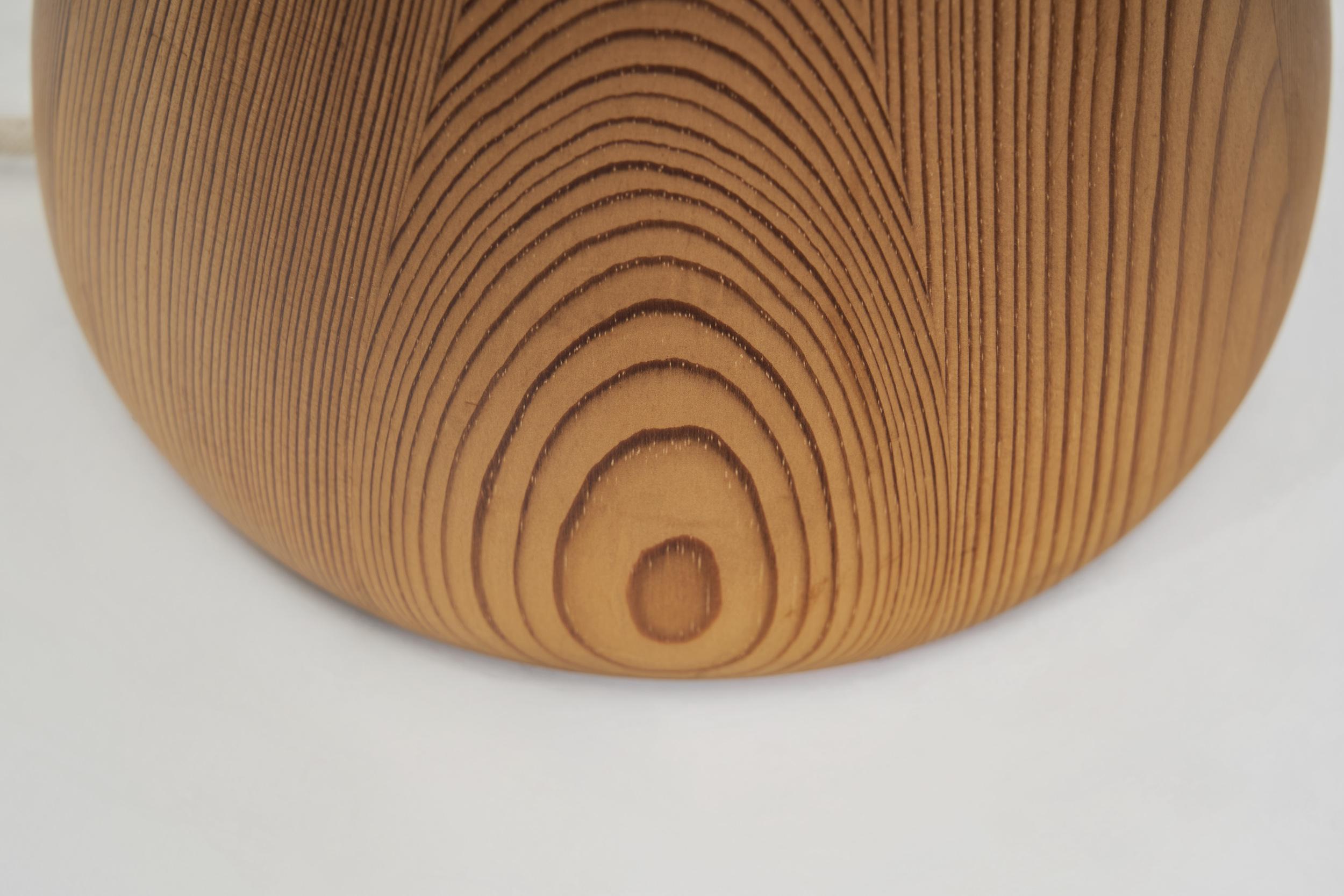 Lámpara de mesa danesa de madera maciza en forma de lágrima, Dinamarca Siglo XX en venta 11