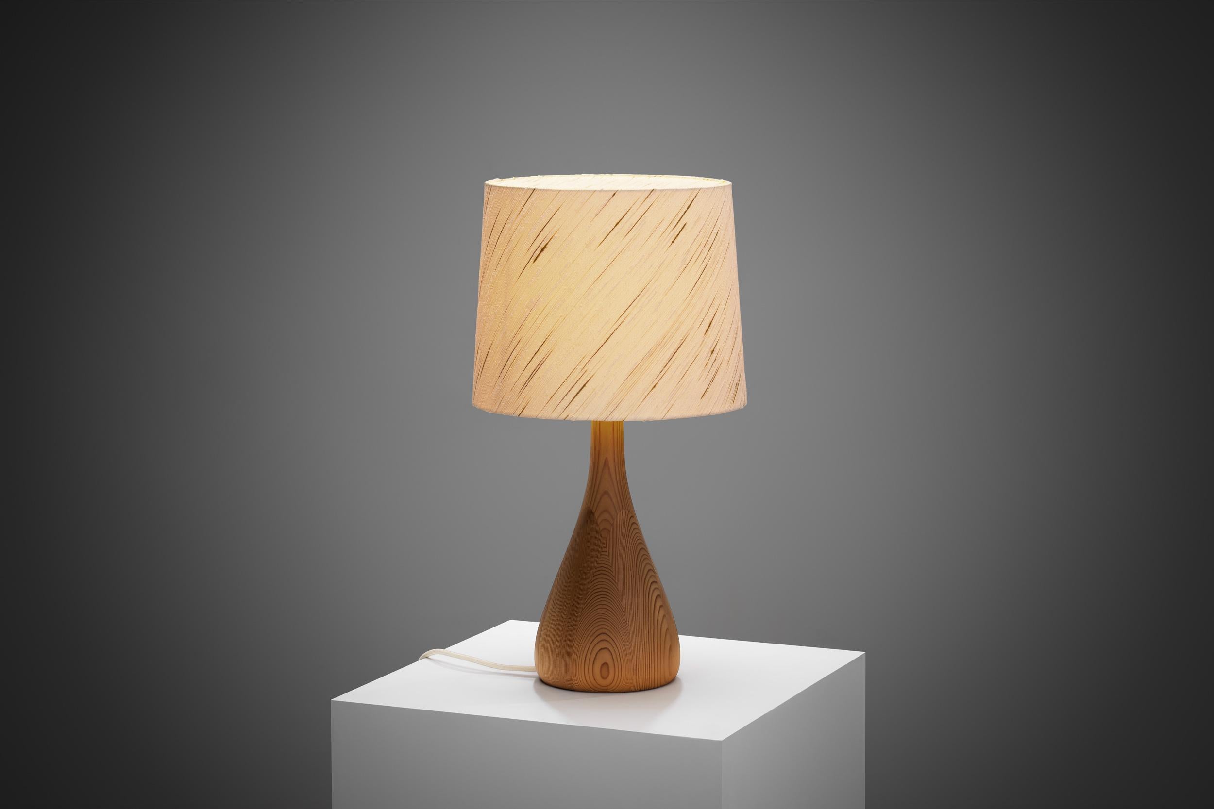 Lámpara de mesa danesa de madera maciza en forma de lágrima, Dinamarca Siglo XX Danés en venta