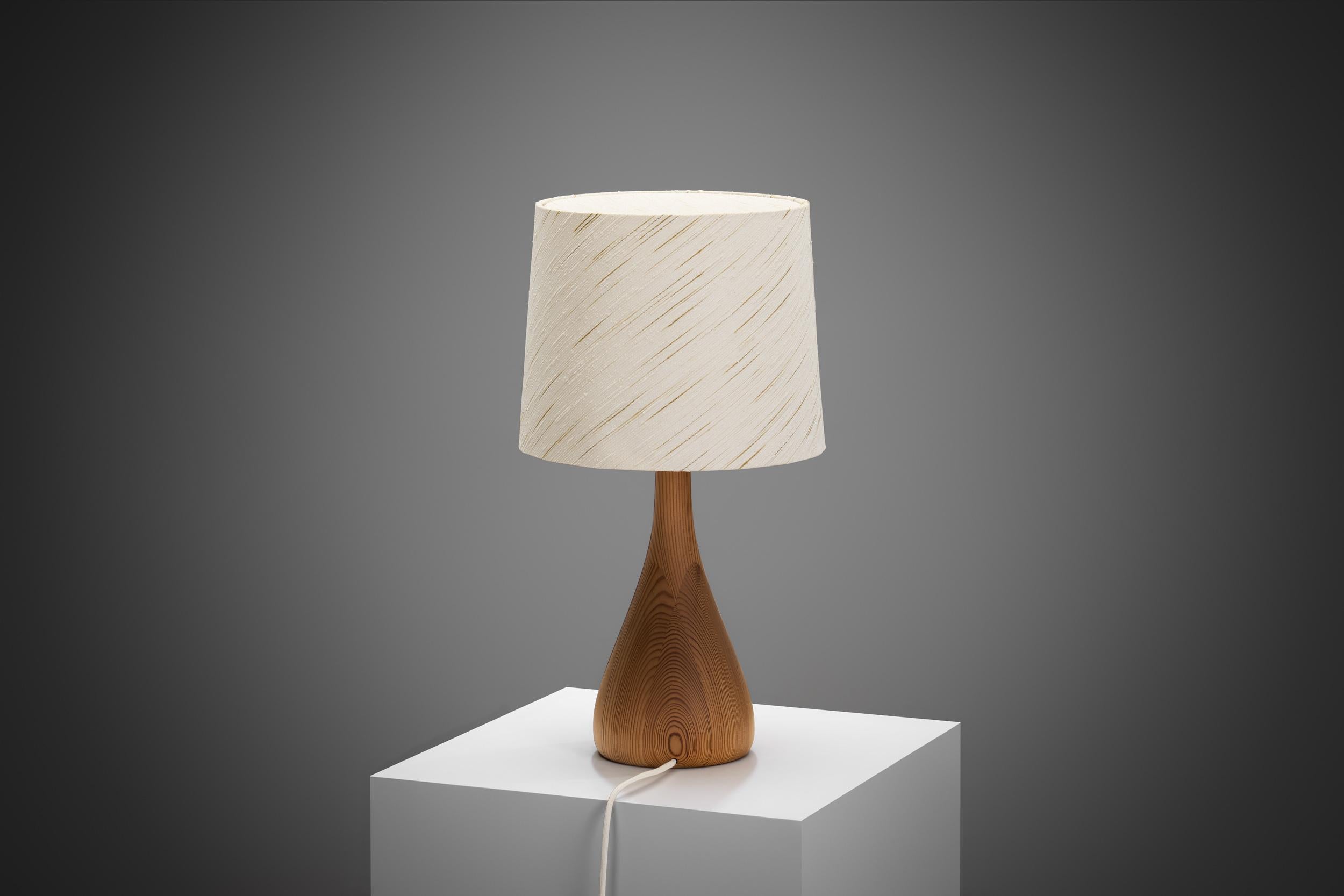 Lámpara de mesa danesa de madera maciza en forma de lágrima, Dinamarca Siglo XX Tela en venta