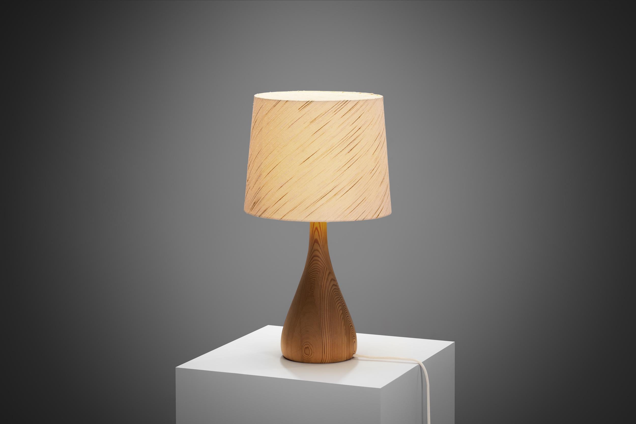 Lámpara de mesa danesa de madera maciza en forma de lágrima, Dinamarca Siglo XX en venta 1