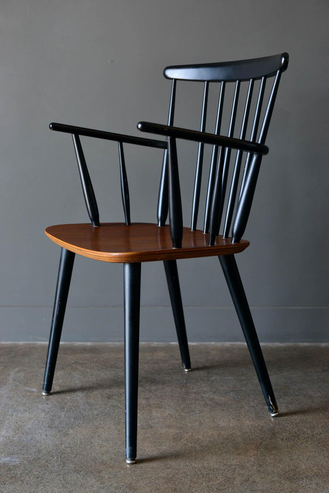 Danish spindle back arm chair by Thomas Harlev for Farstrup, 1960. Single dining chair with age appropriate wear but in good condition. Two tone black frame and legs with teak seat. 

Measures 21