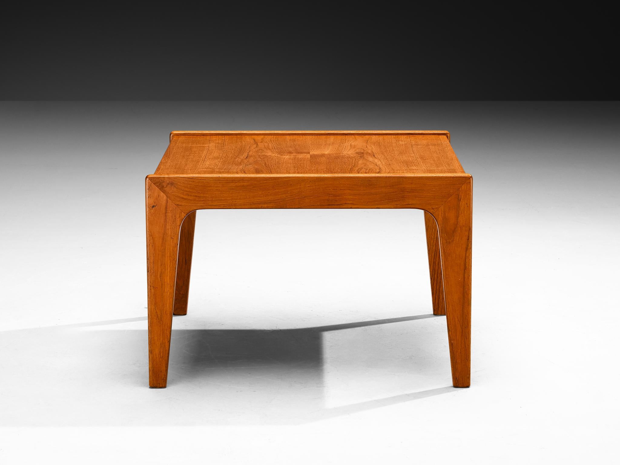 Dänischer quadratischer Couchtisch aus Teakholz (Mitte des 20. Jahrhunderts) im Angebot