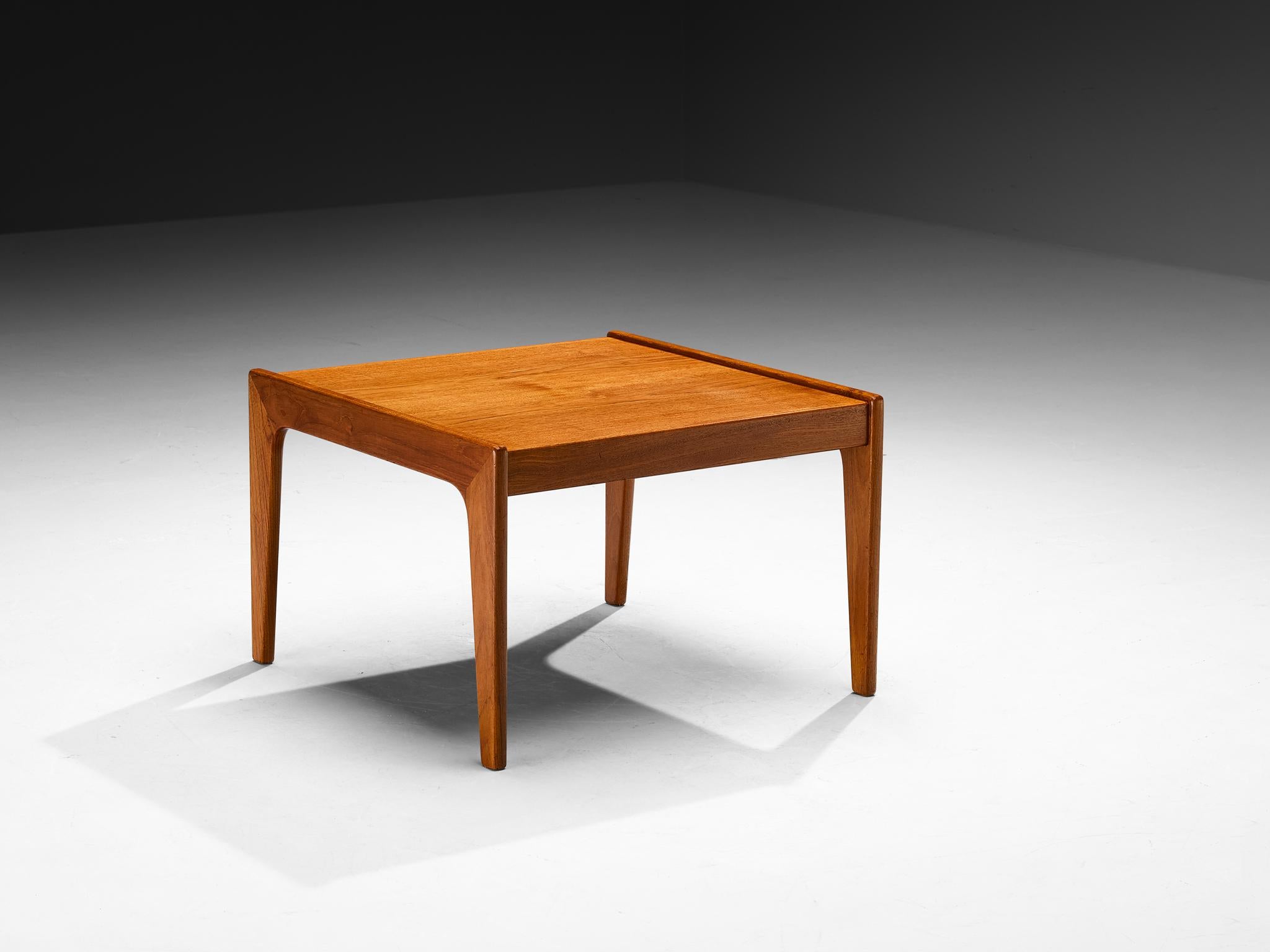 Dänischer quadratischer Couchtisch aus Teakholz im Angebot 1