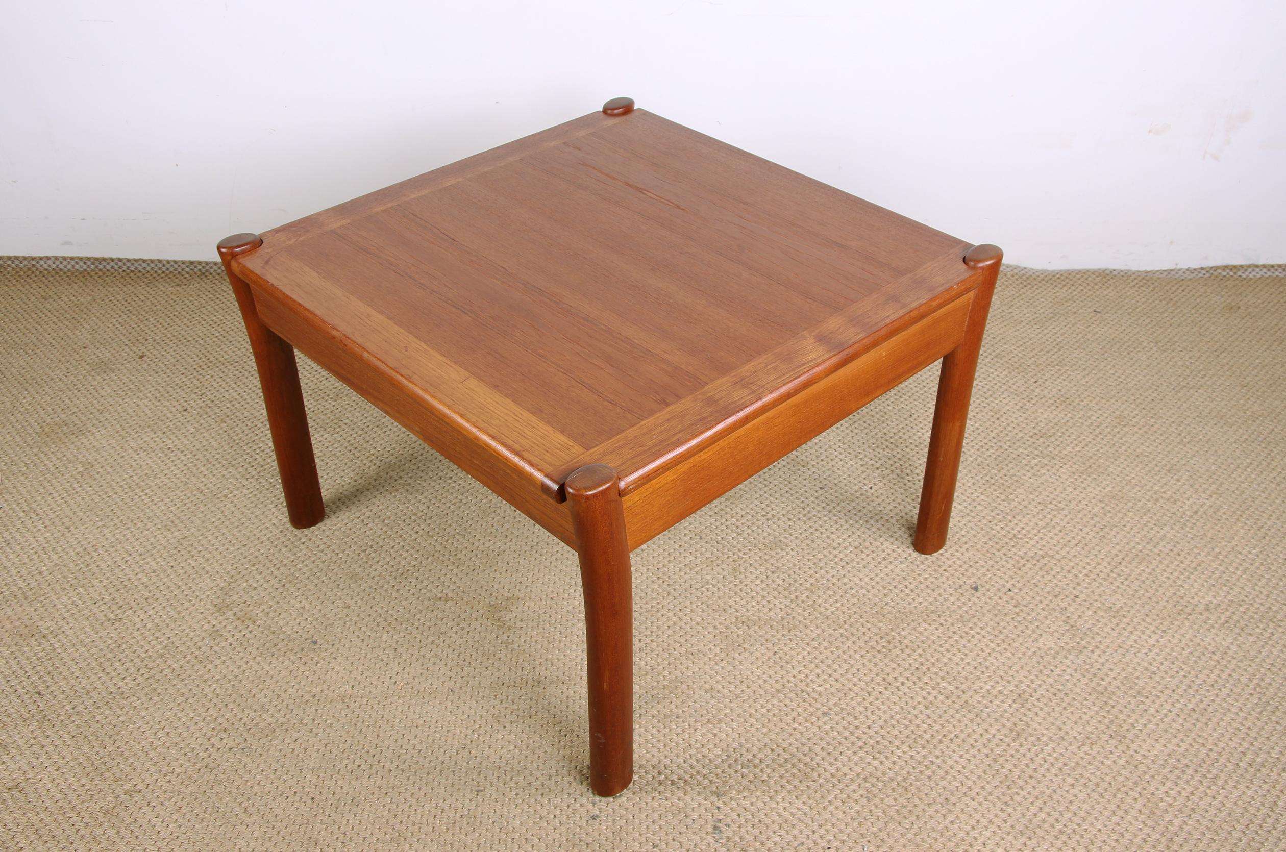 Mid-20th Century Danish square teak coffee table with reversible top 1960. For Sale